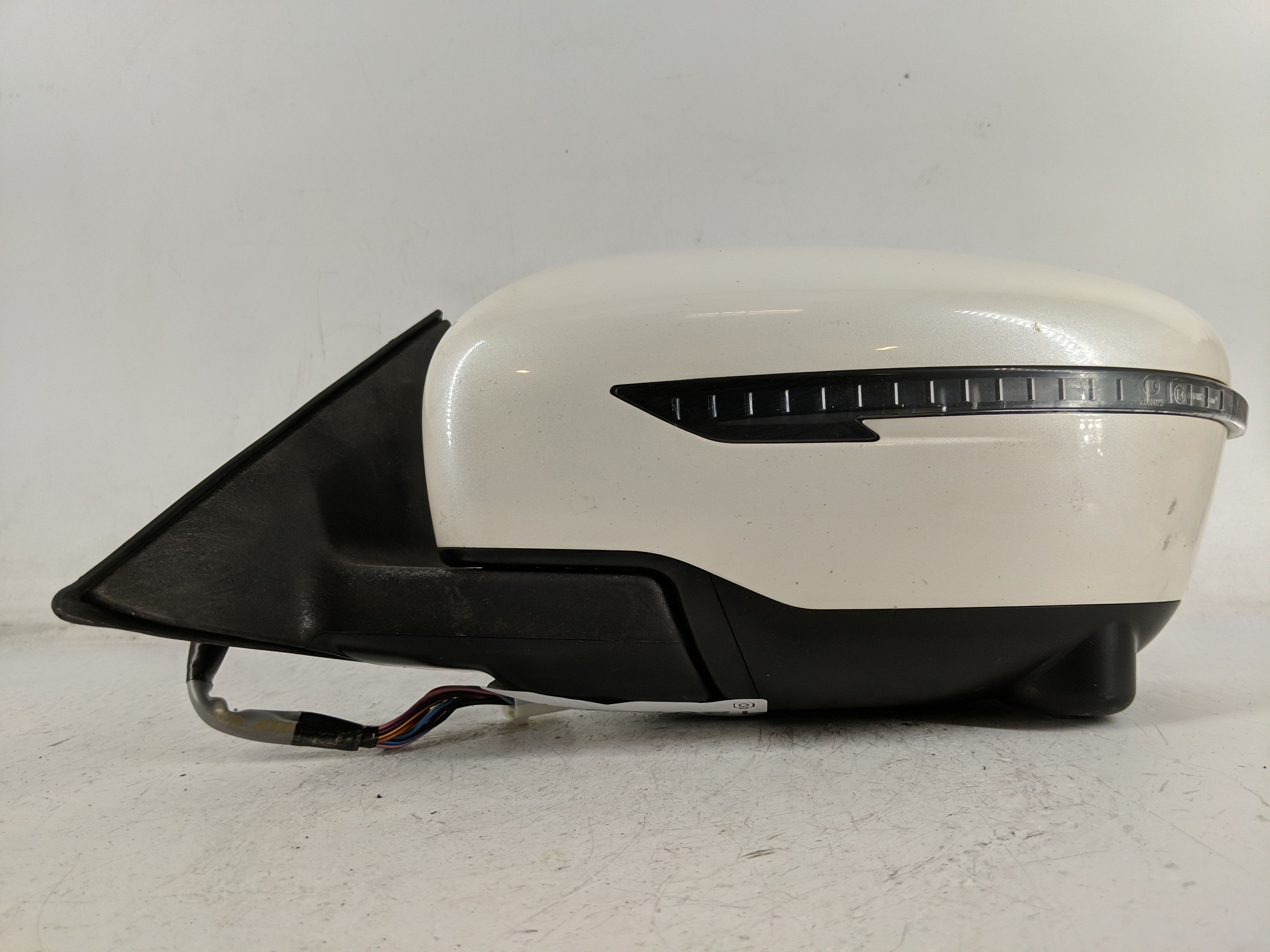 2017-2020 Nissan Rogue Driver Left Side View Power Door Mirror White 1207230 - Oemusedautoparts1.com