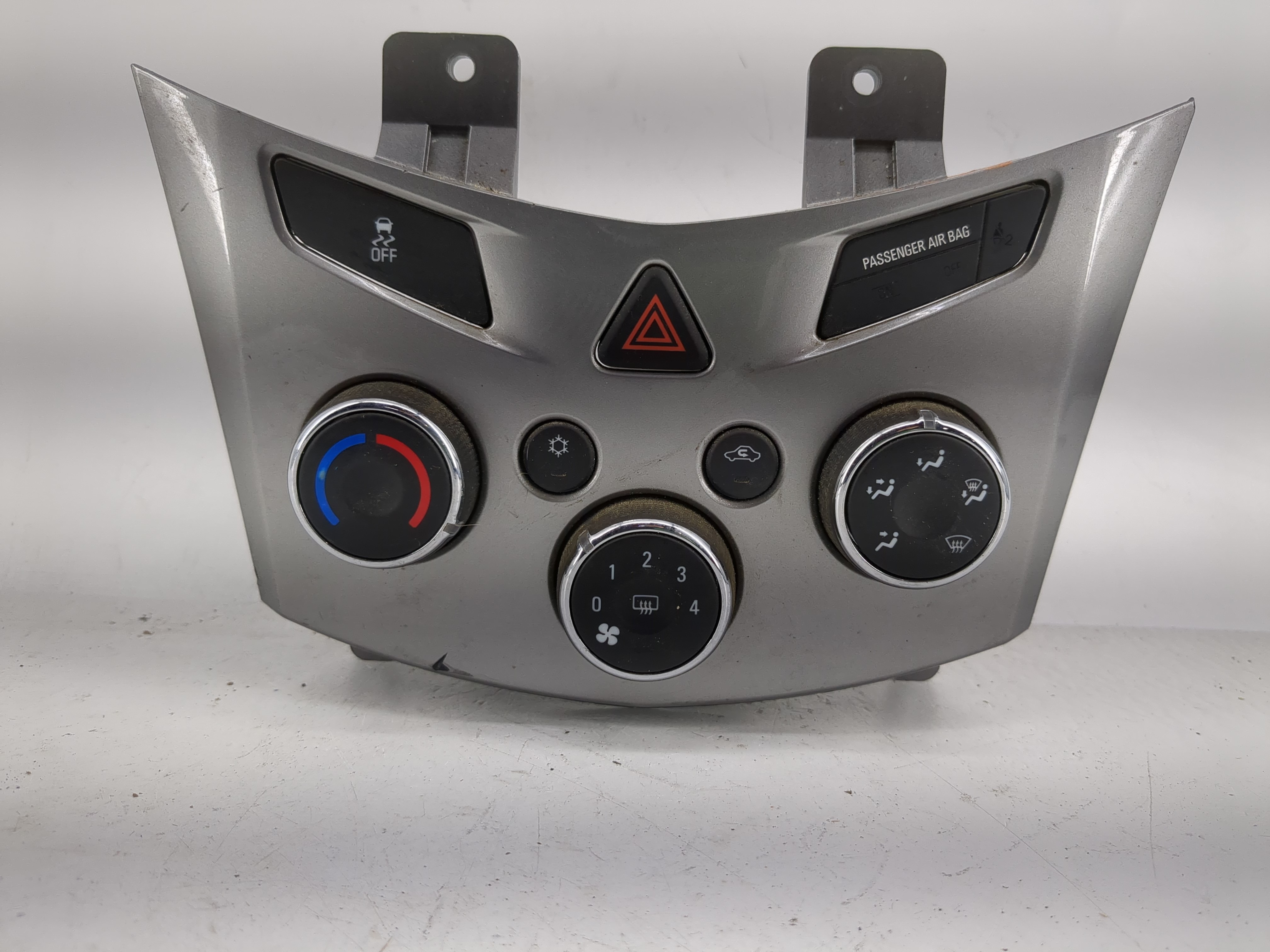 2015-2015 Chevrolet Trax Ac Heater Roof Climate Control 94786520 1207260 - Oemusedautoparts1.com