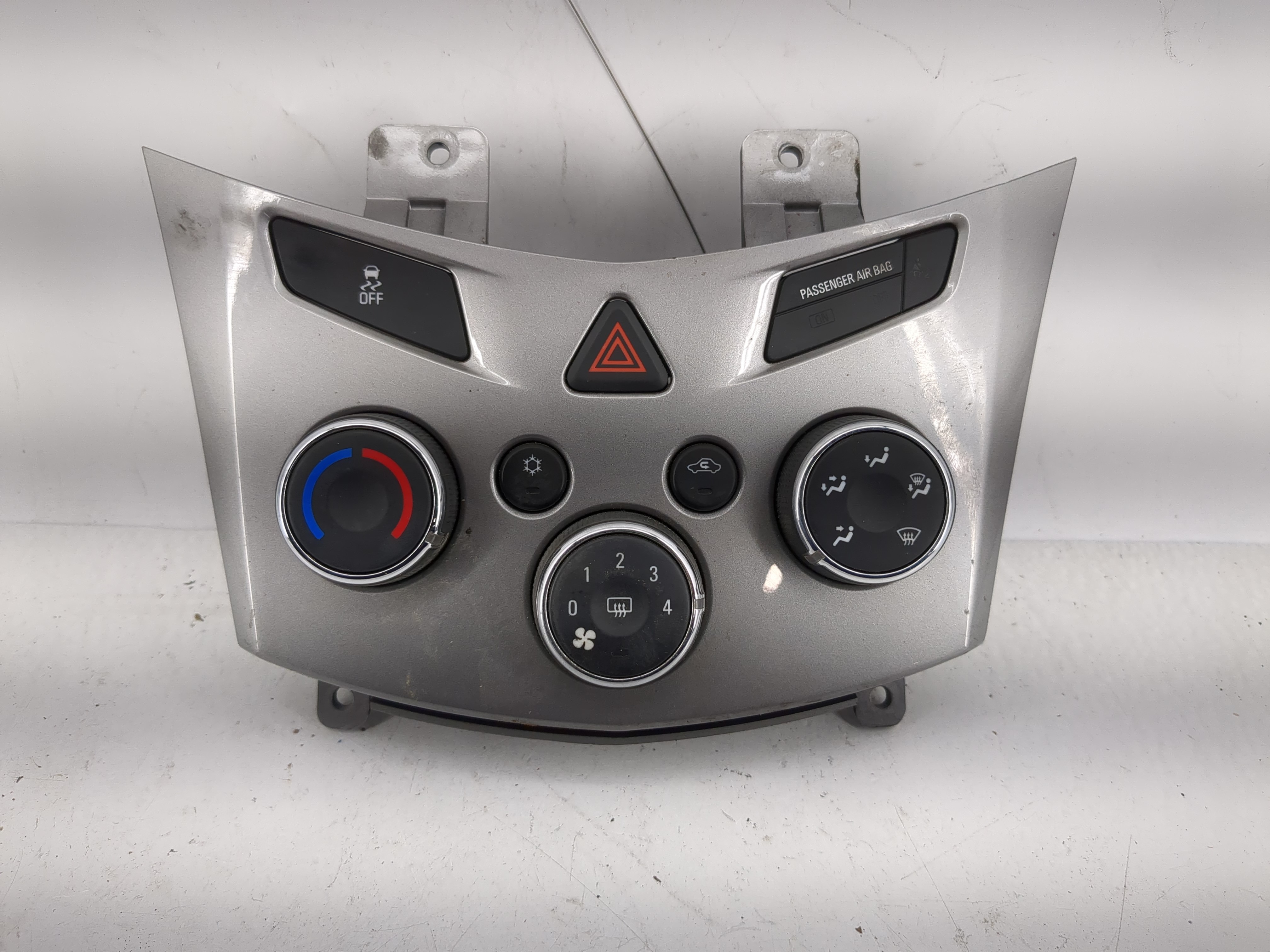 2016-2016 Chevrolet Trax Ac Heater Roof Climate Control 94786520 1207261 - Oemusedautoparts1.com