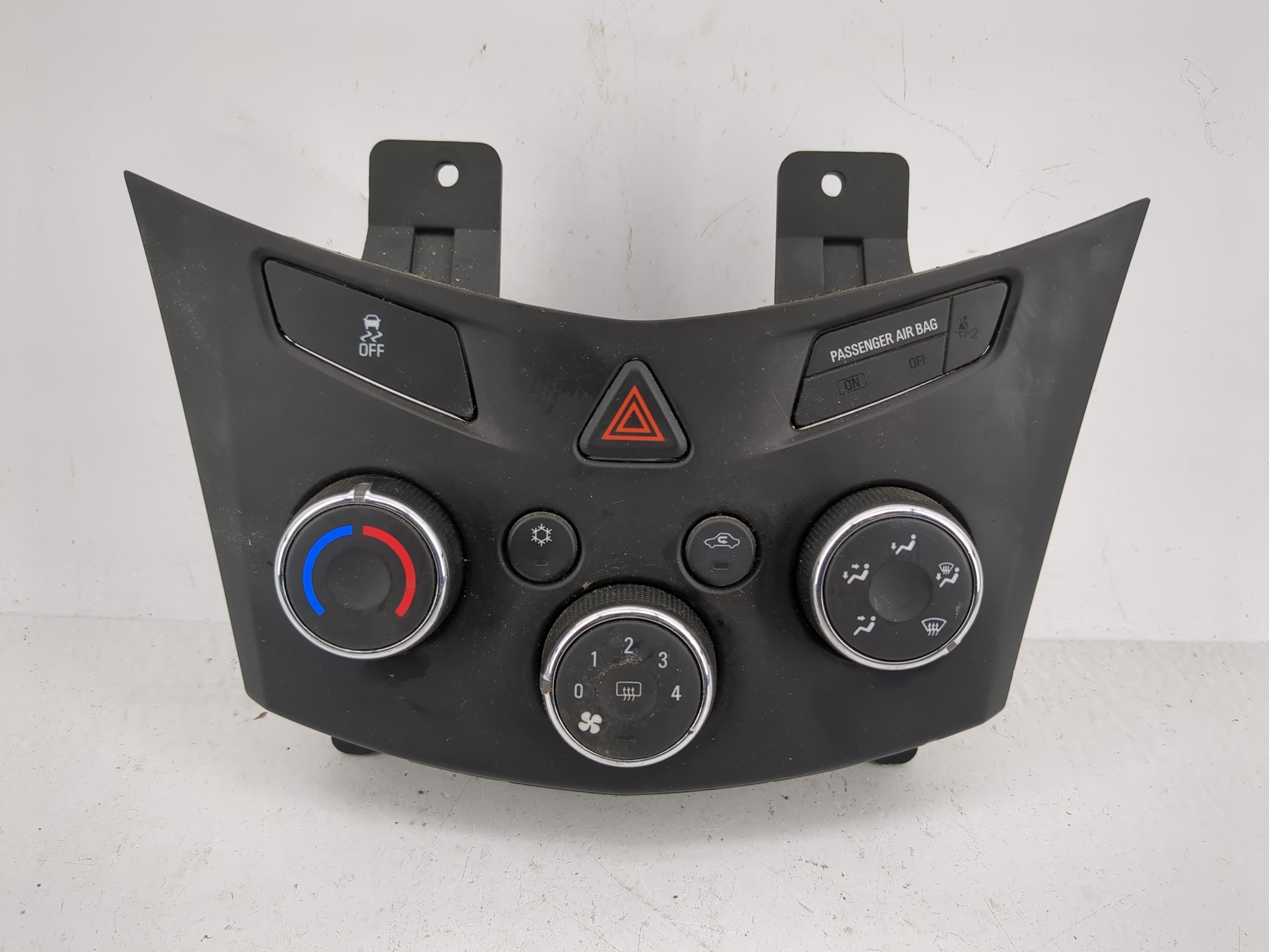 2016-2016 Chevrolet Trax Ac Heater Roof Climate Control 42351887 1207284 - Oemusedautoparts1.com
