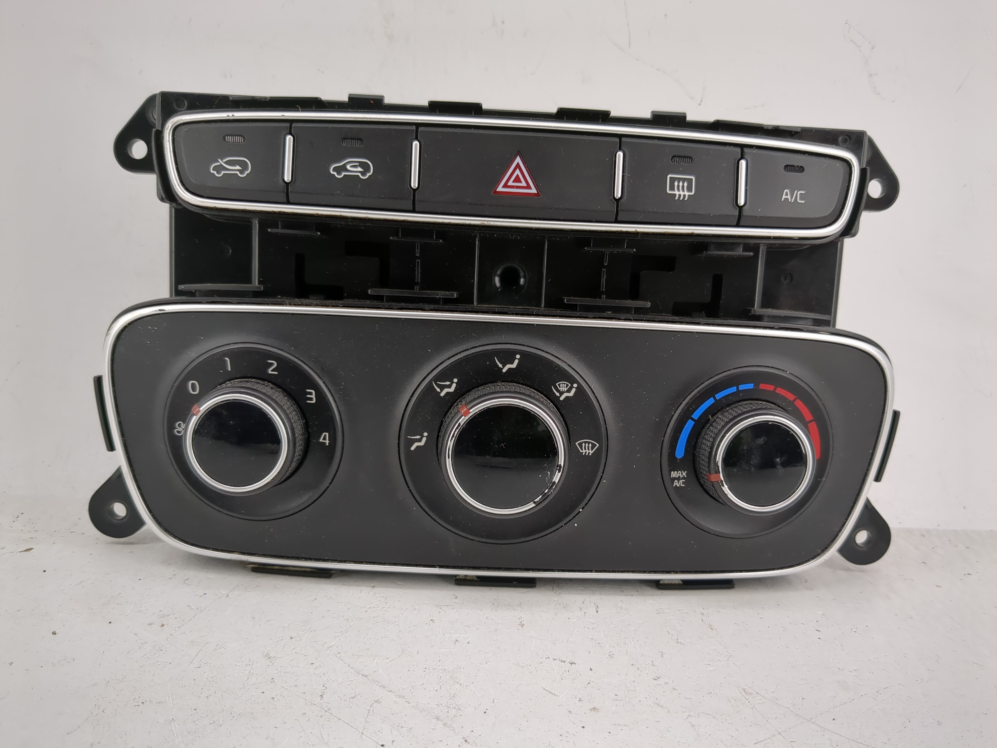2014-2015 Kia Sorento Ac Heater Roof Climate Control 97250-1u255 1207289 - Oemusedautoparts1.com