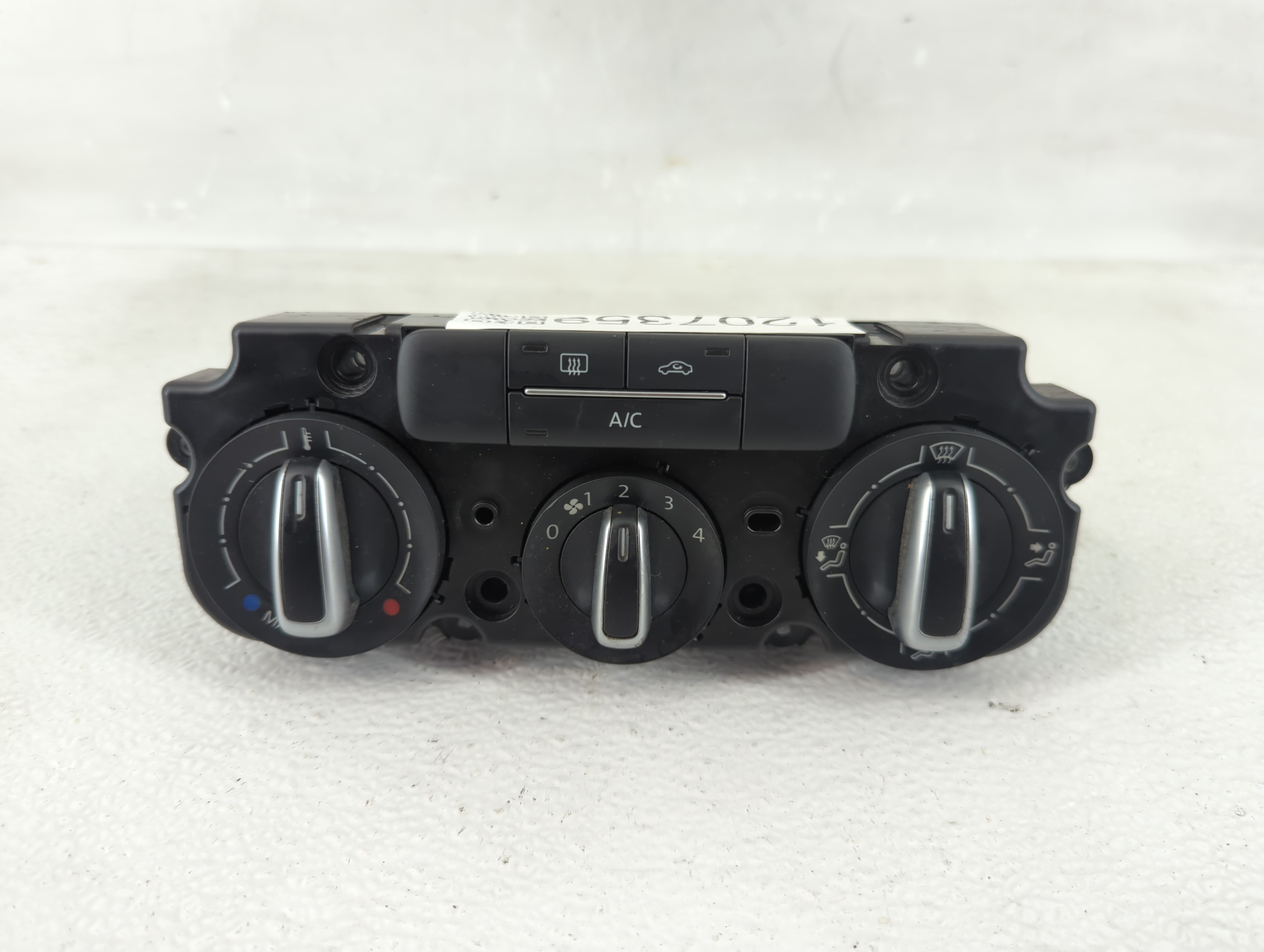 2017-2018 Volkswagen Jetta Ac Heater Roof Climate Control 90151-904 1207359 - Oemusedautoparts1.com