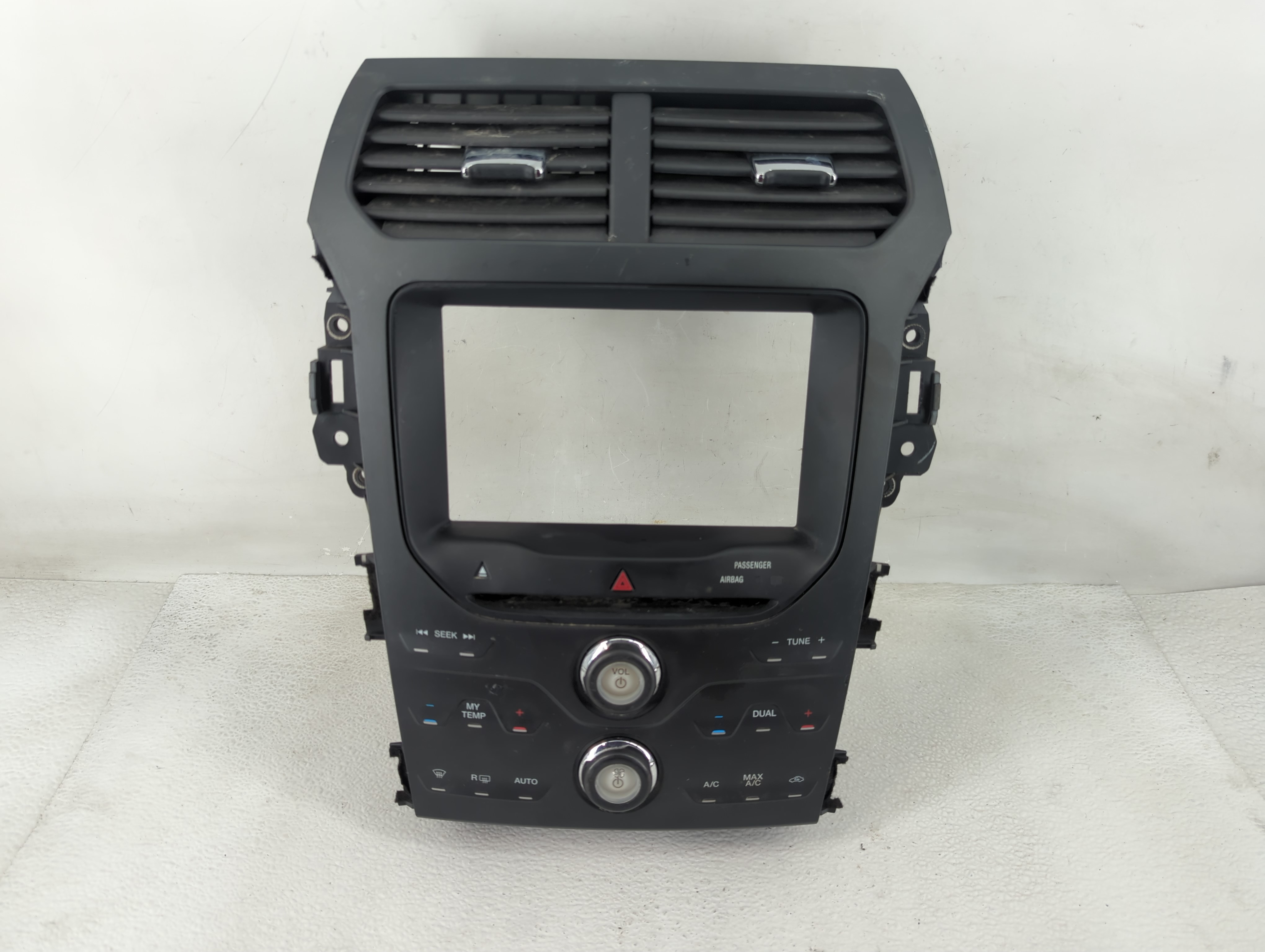 2007-2007 Ford Mustang Radio Control Panel 1207371 - Oemusedautoparts1.com