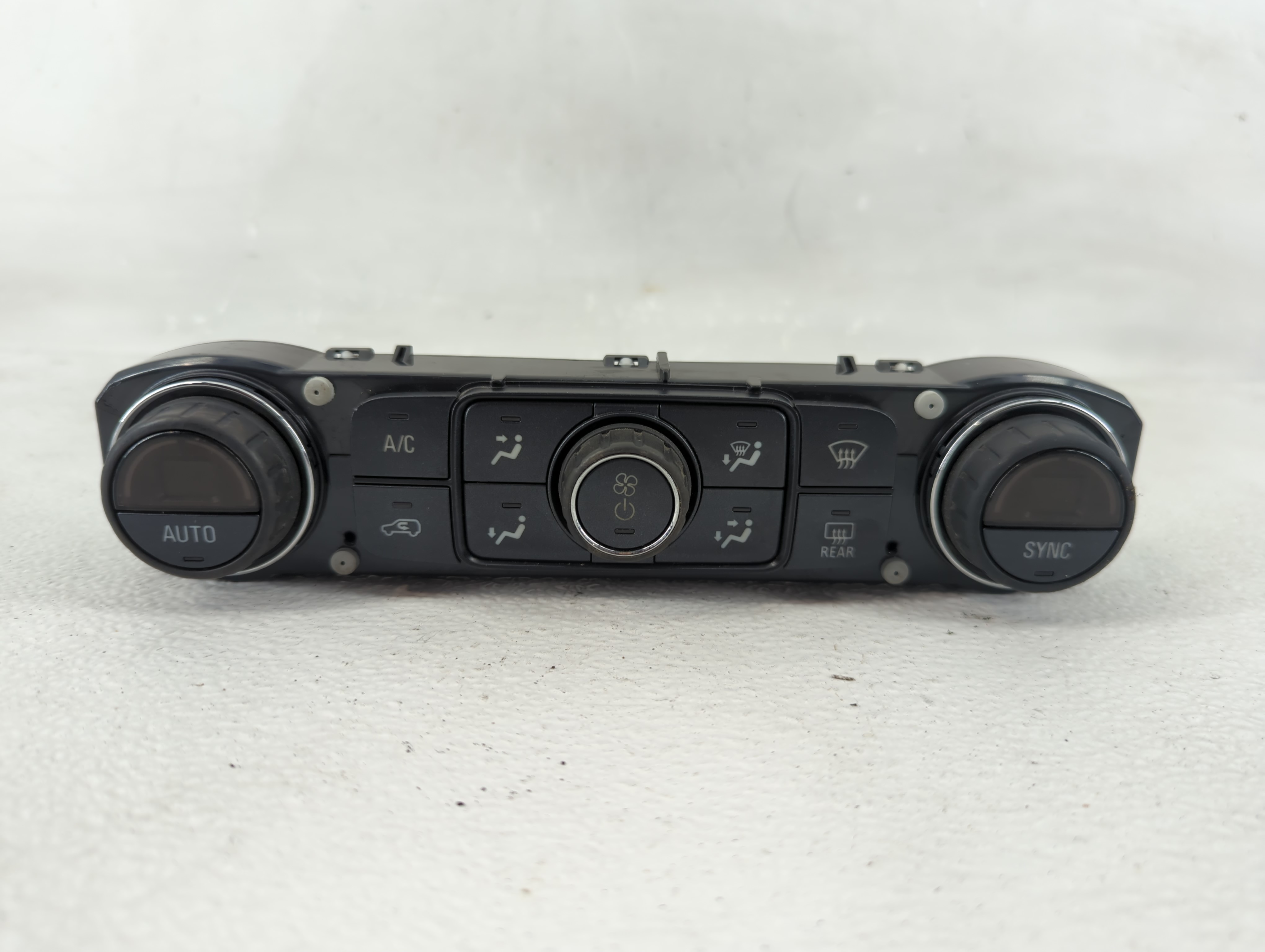 2014 Chevrolet Silverado 1500 Ac Heater Roof Climate Control Temperature Oem 1207373 - Oemusedautoparts1.com