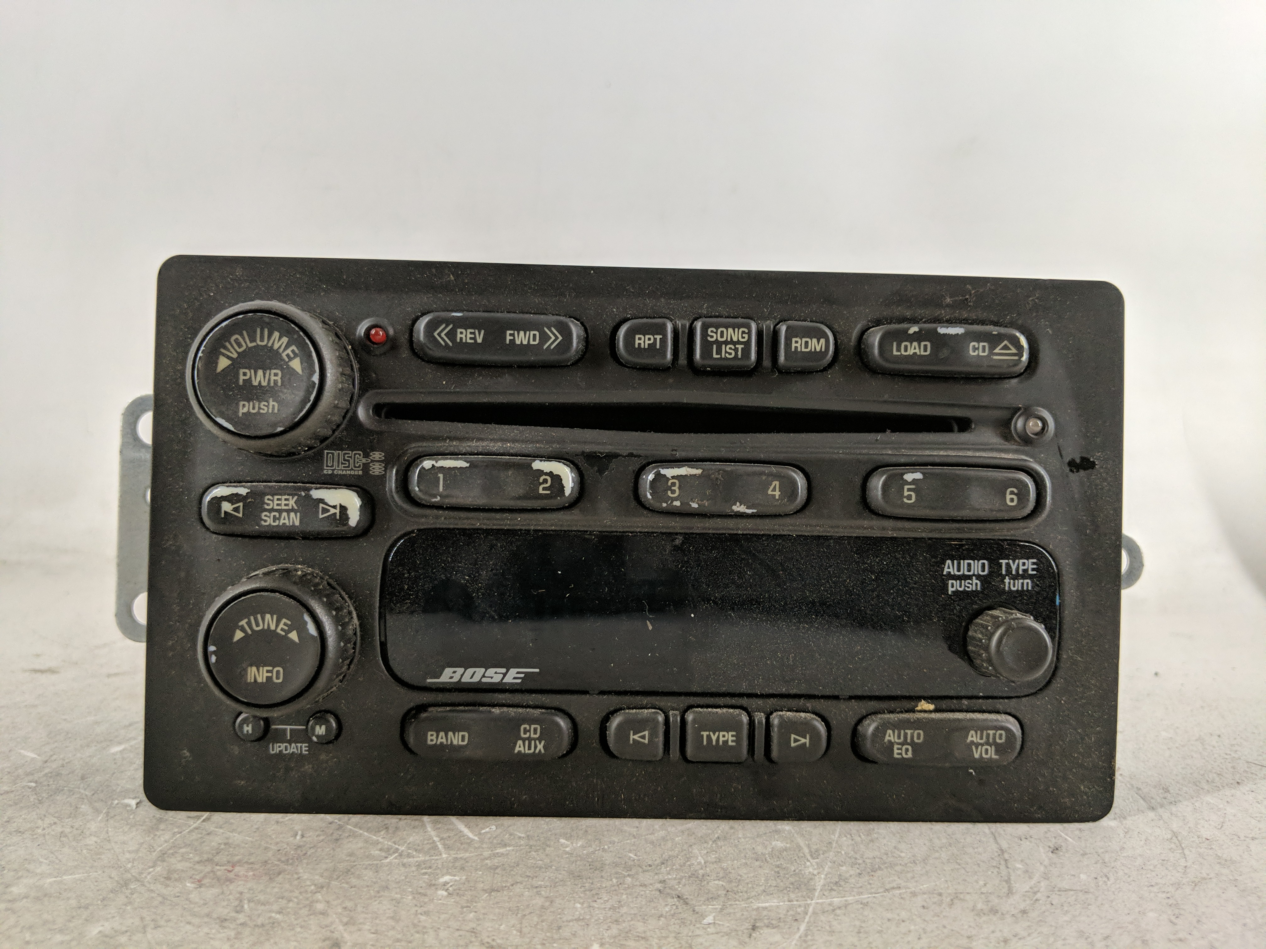 2005-2006 Buick Rainier Am Fm Cd Player Radio Receiver 1207434 - Oemusedautoparts1.com