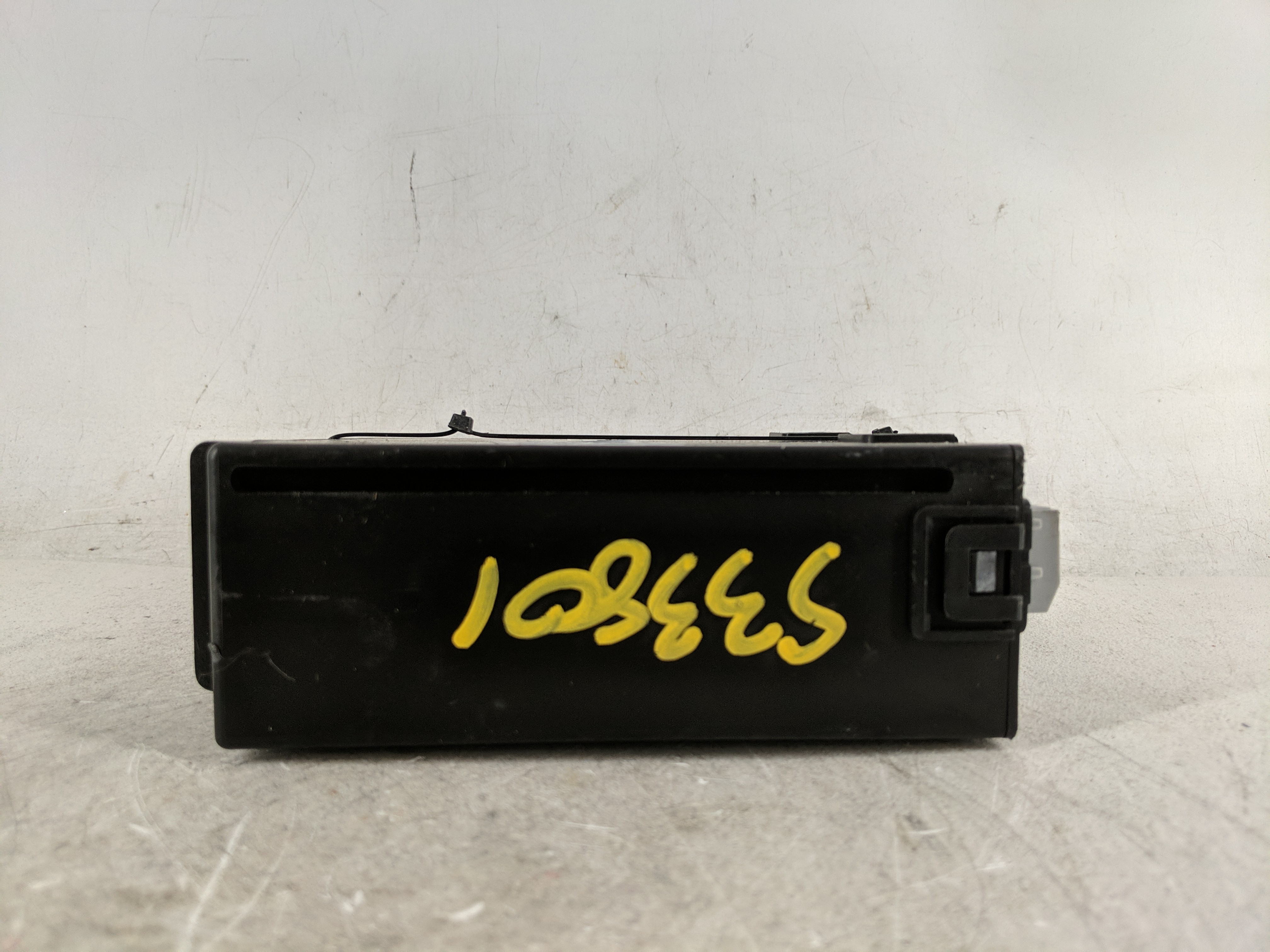 2017-2018 Chevrolet Silverado 1500 Am Fm Cd Player Radio Receiver 1207477 - Oemusedautoparts1.com