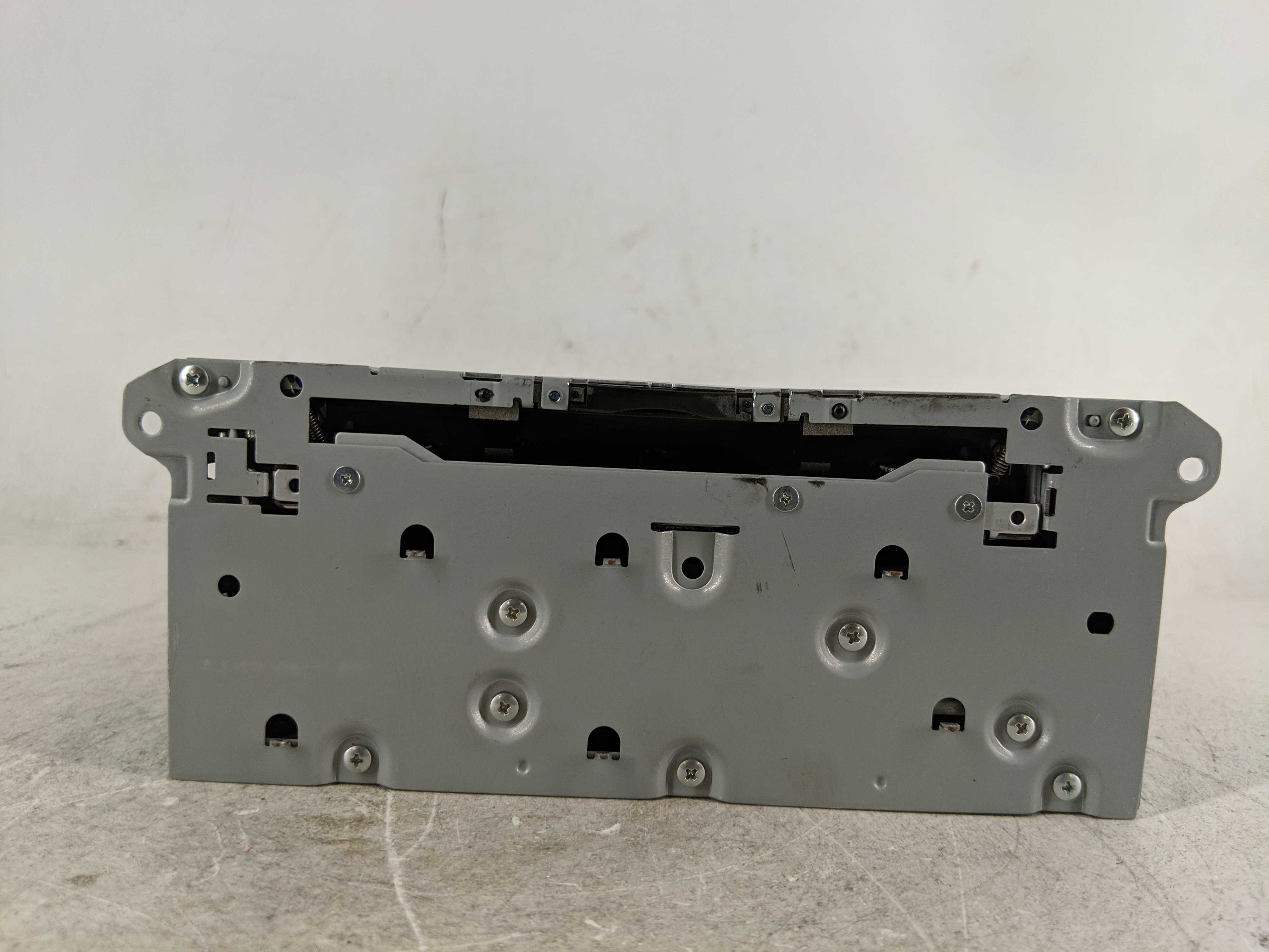 2017-2018 Infiniti Qx30 Am Fm Cd Player Radio Receiver 1207485 - Oemusedautoparts1.com