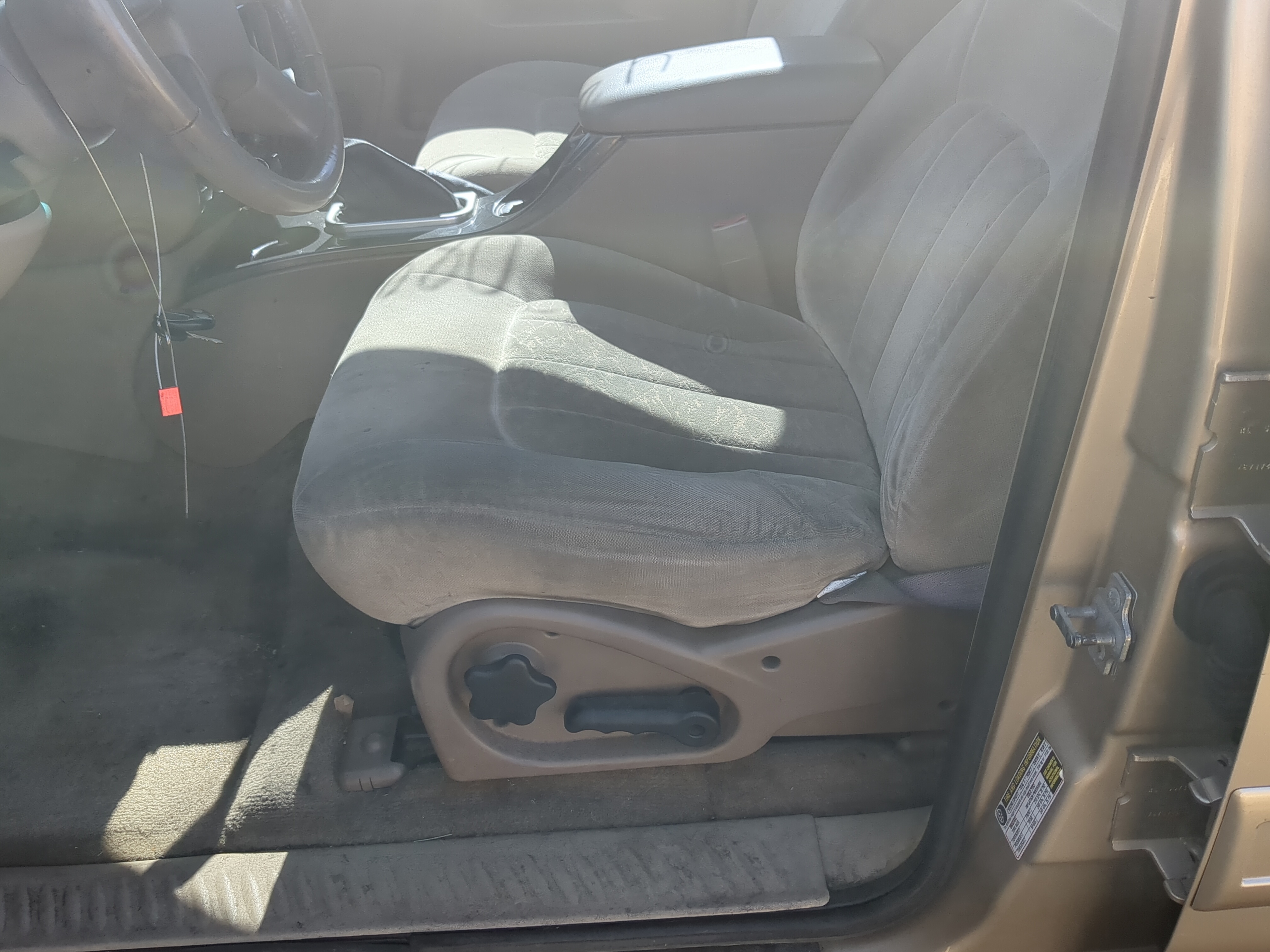 2004-2004 Gmc Envoy Driver Front Seat Oem 1207854 - Oemusedautoparts1.com