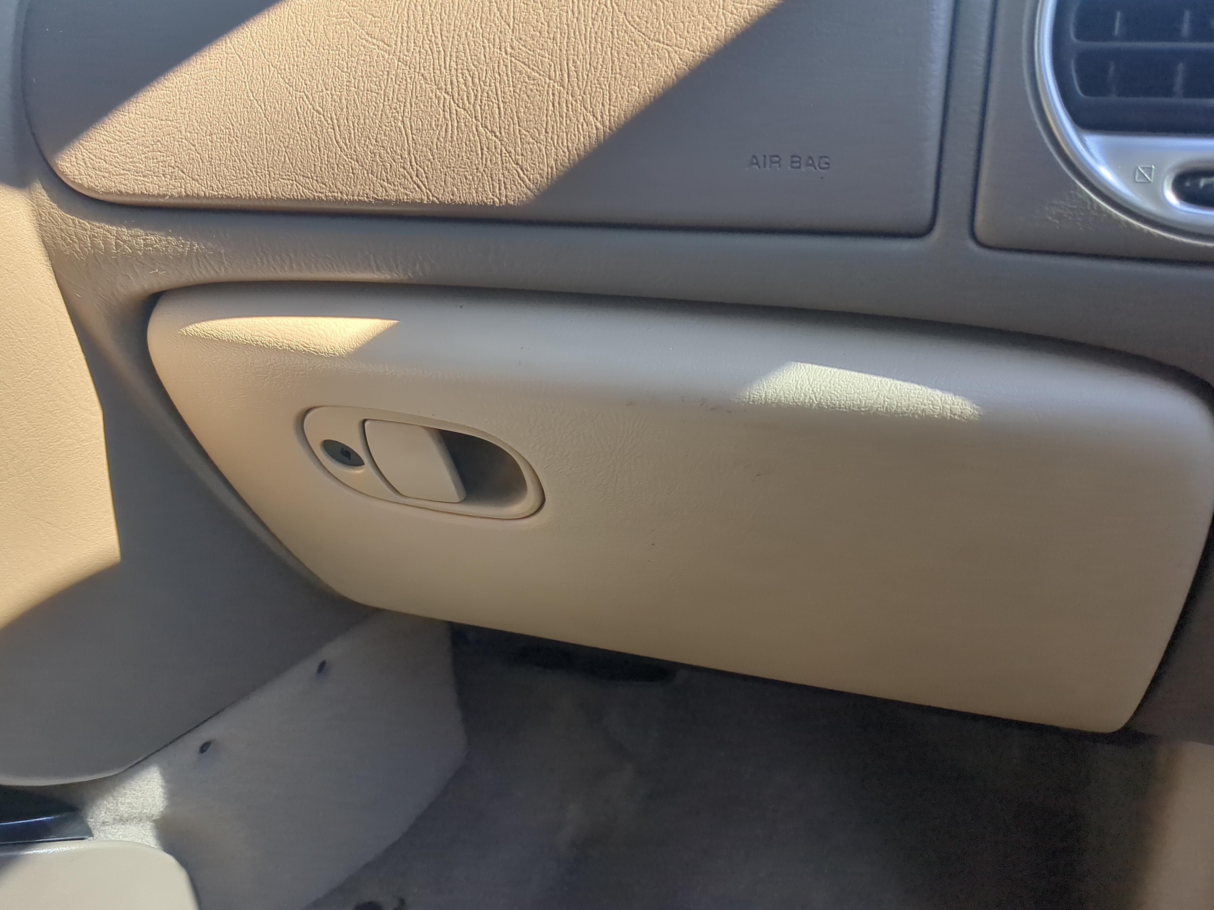 2004 Gmc Envoy Passenger Glove Box Door Storage Compartment 1207862 - Oemusedautoparts1.com