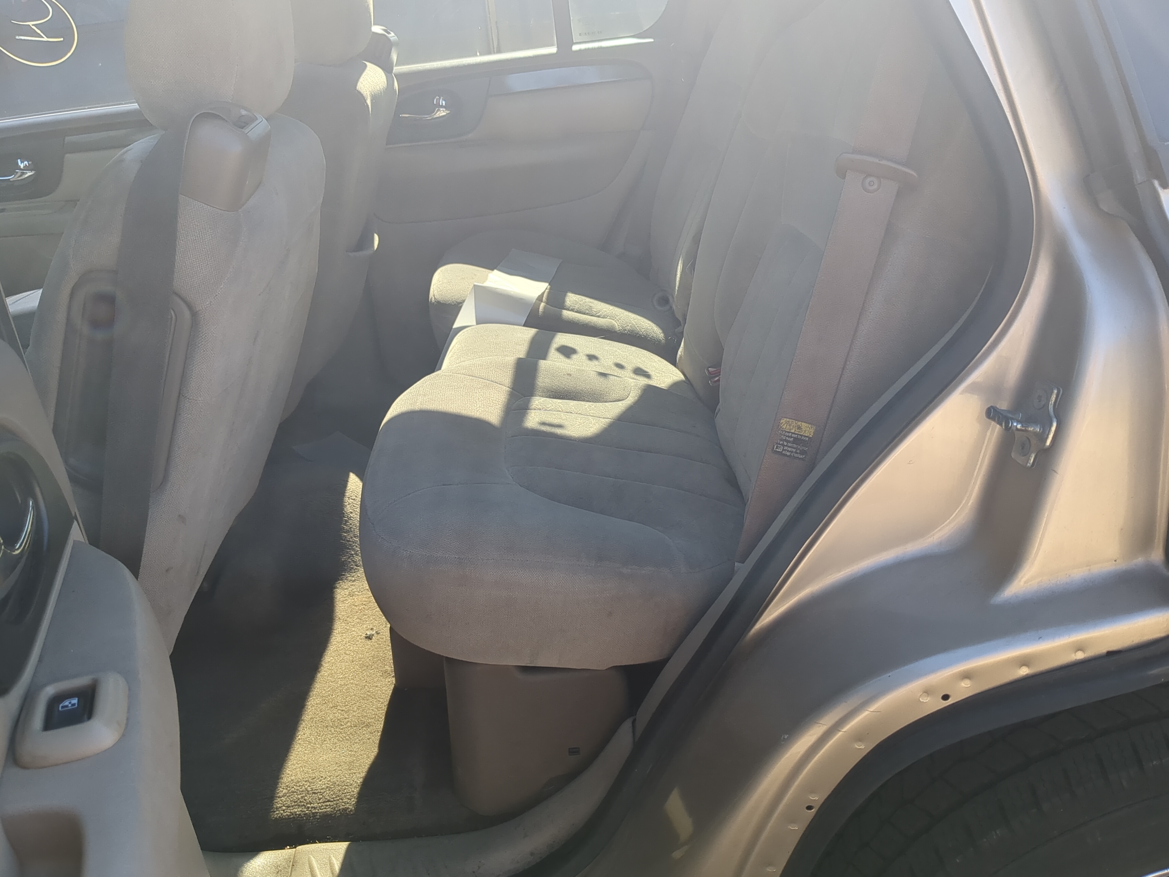 2004 Gmc Envoy Rear Seat Oem 1207876 - Oemusedautoparts1.com