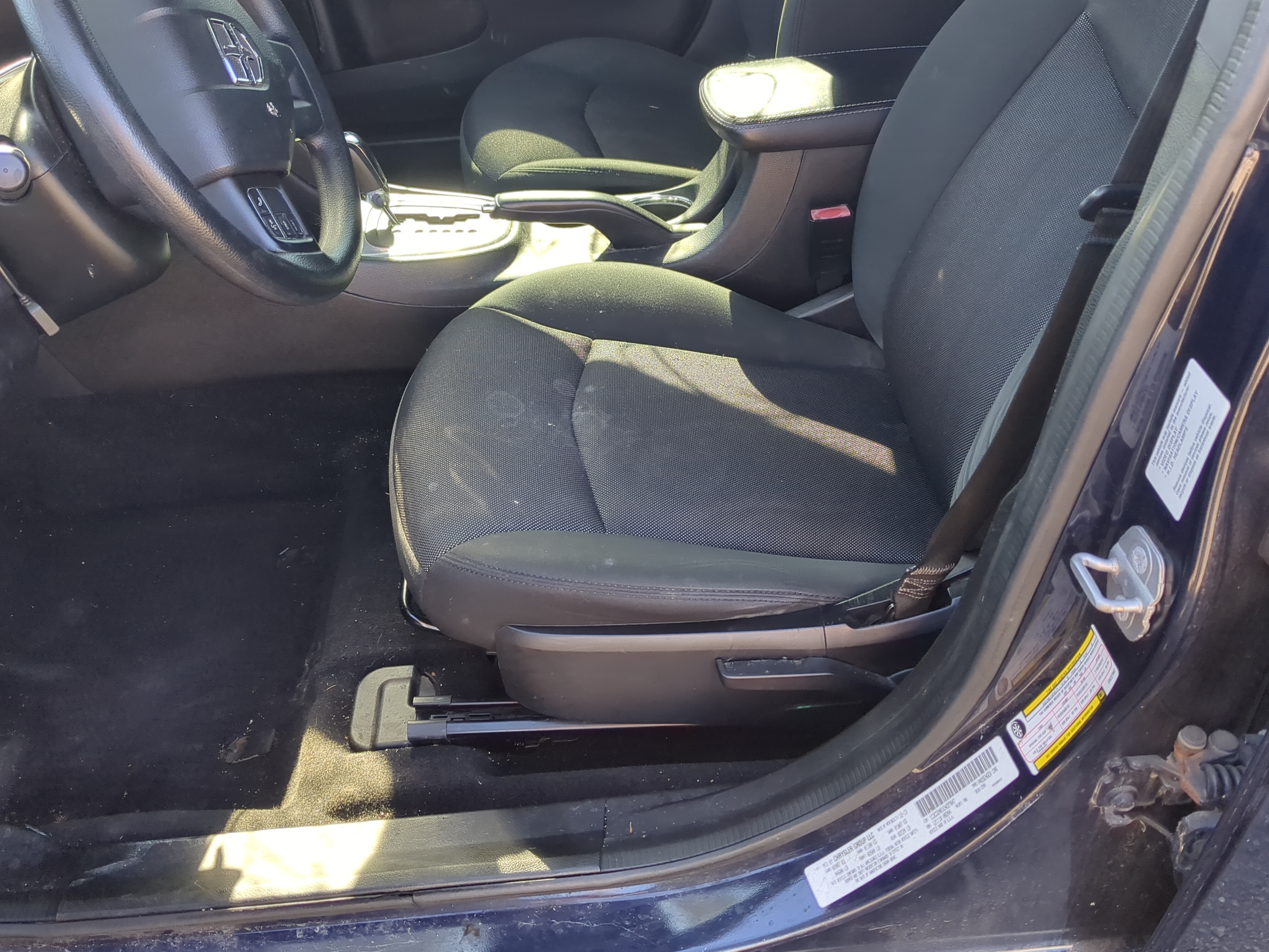 2011-2014 Dodge Avenger Driver Front Seat Oem 1208185 - Oemusedautoparts1.com