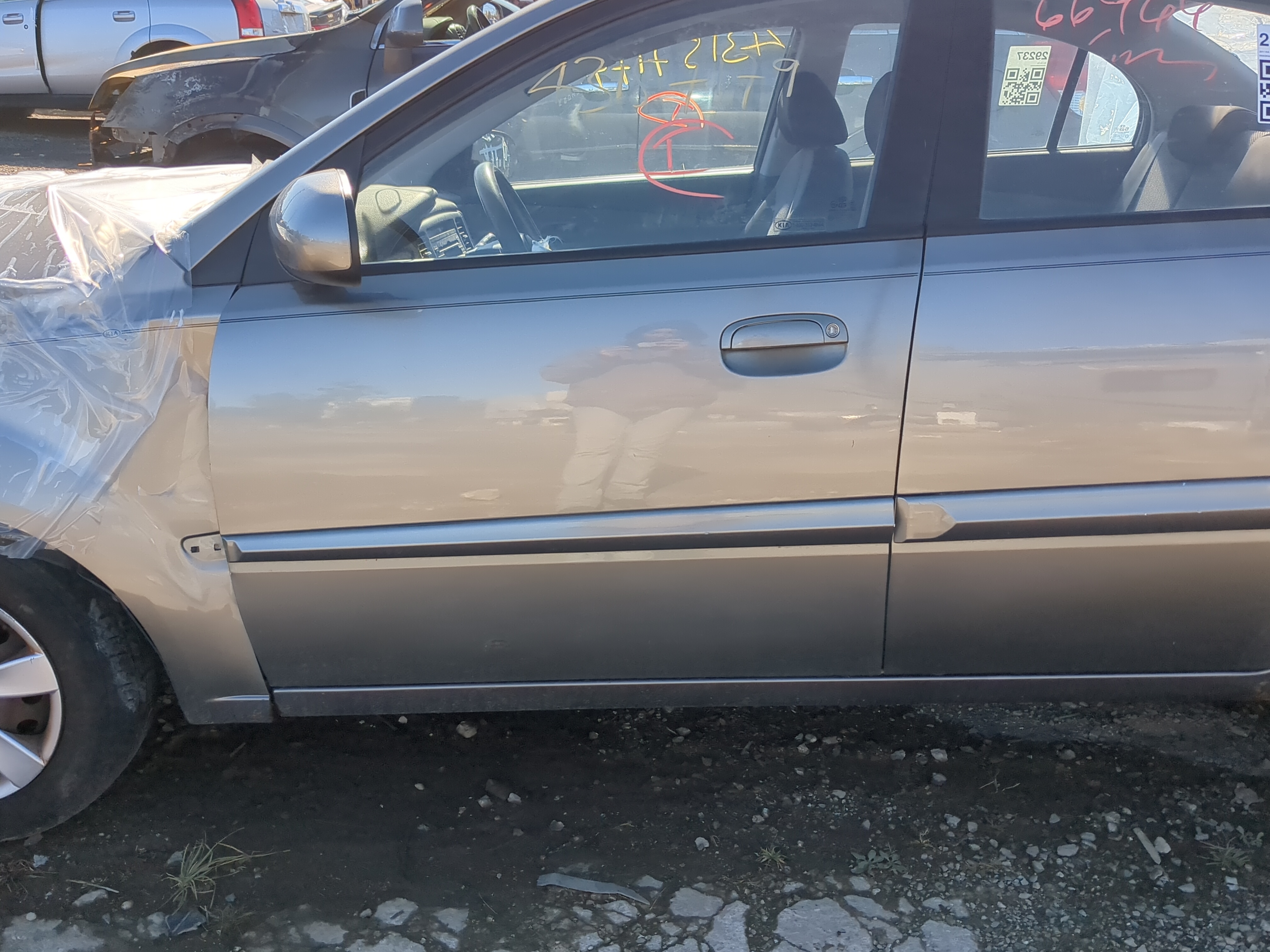 2006-2011 Kia Rio Driver Front Door Oem 1208313 - Oemusedautoparts1.com