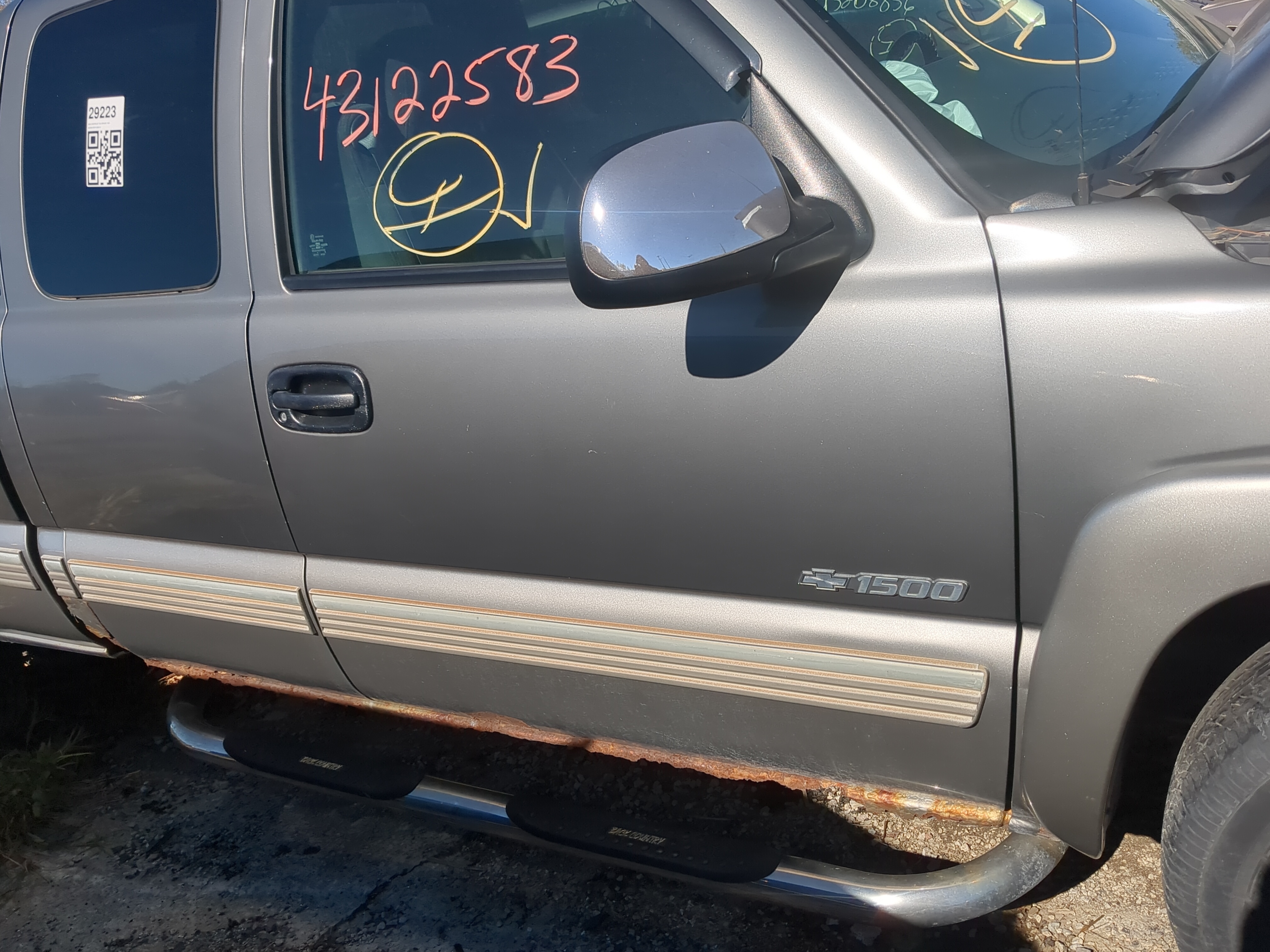 1999-2007 Chevrolet Silverado 1500 Passenger Front Door Oem 1208426 - Oemusedautoparts1.com