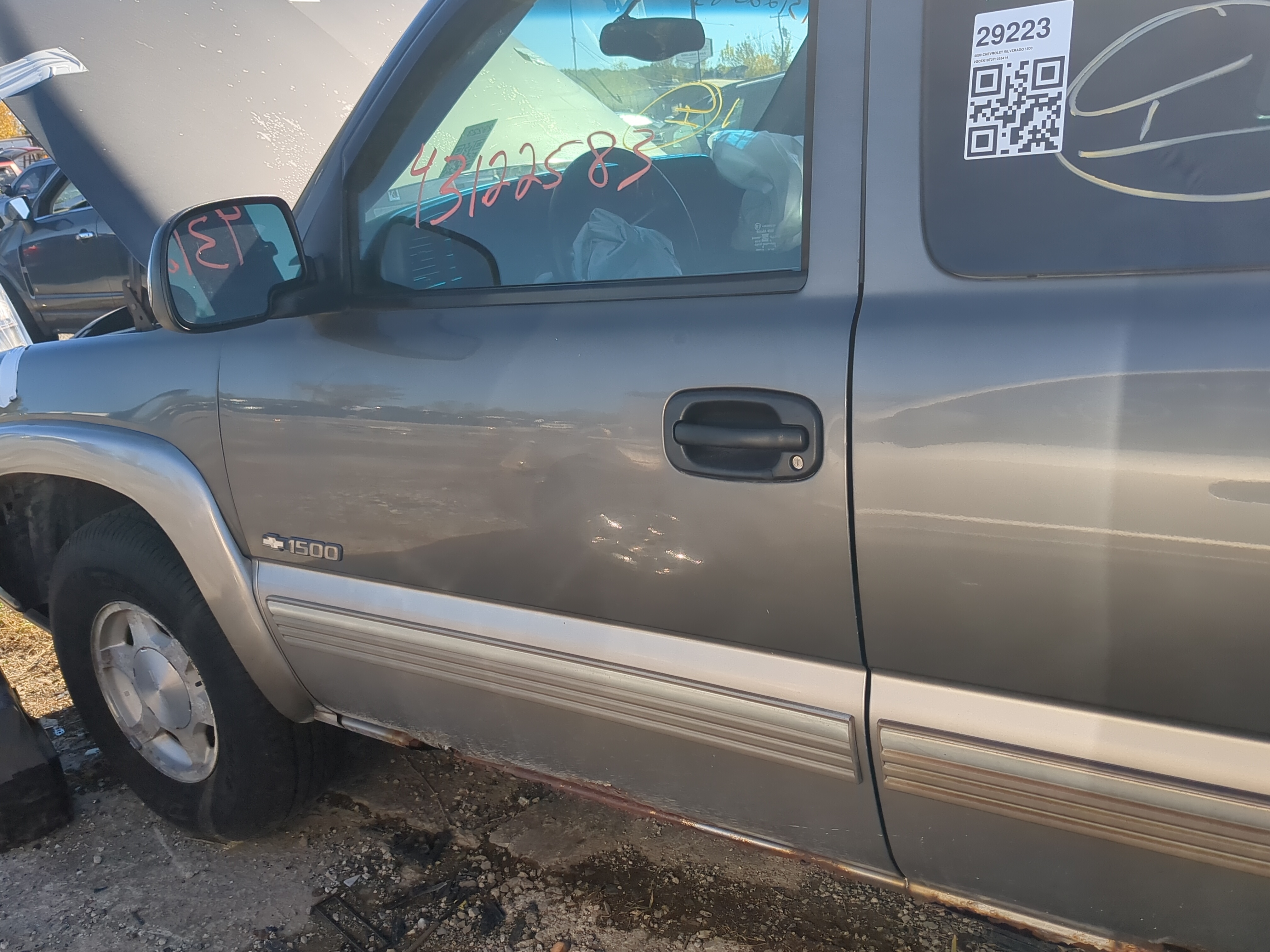 1999-2007 Chevrolet Silverado 1500 Driver Front Door Oem 1208450 - Oemusedautoparts1.com