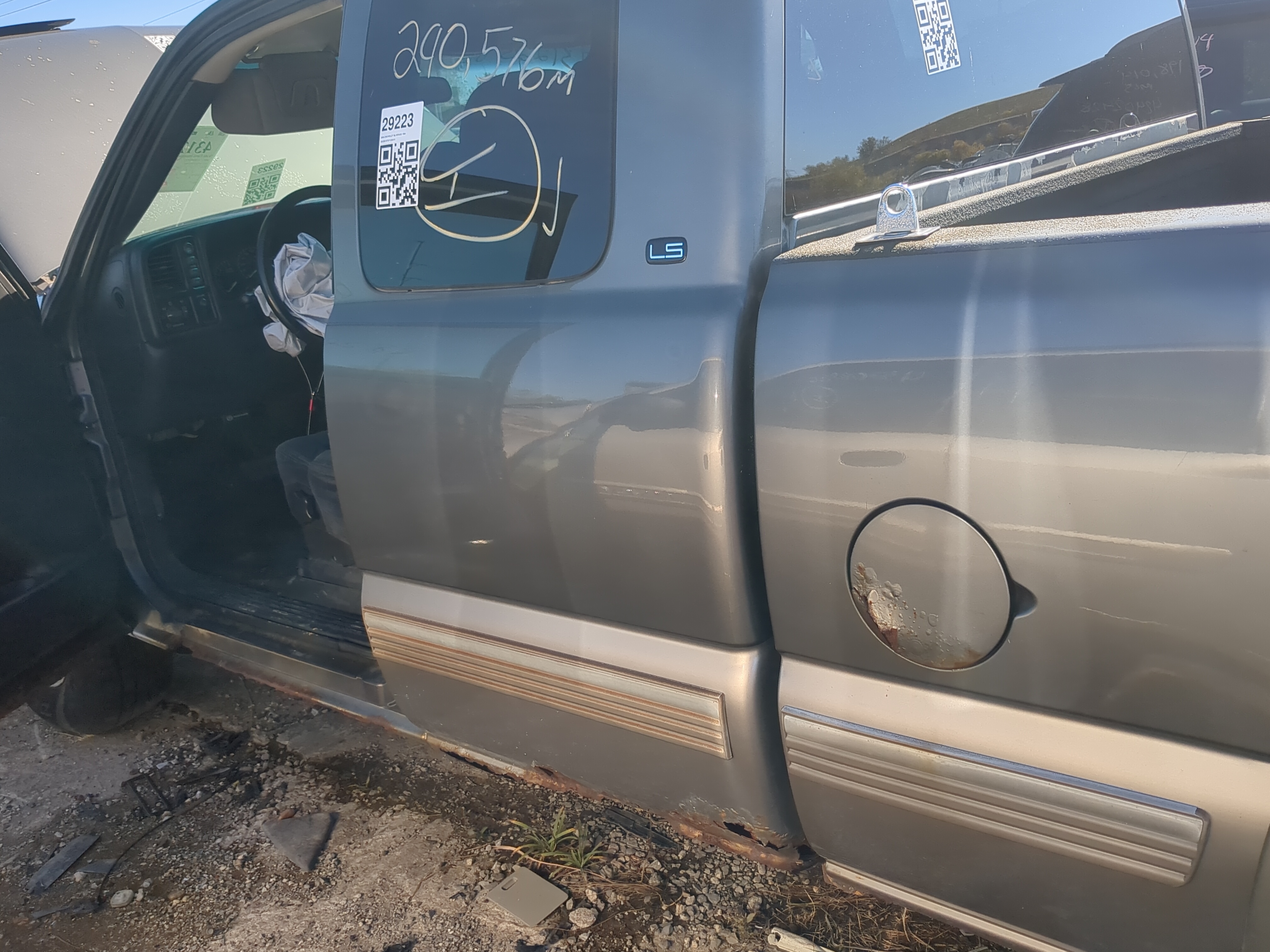 2000-2007 Chevrolet Silverado 1500 Driver Rear Door Oem 1208455 - Oemusedautoparts1.com