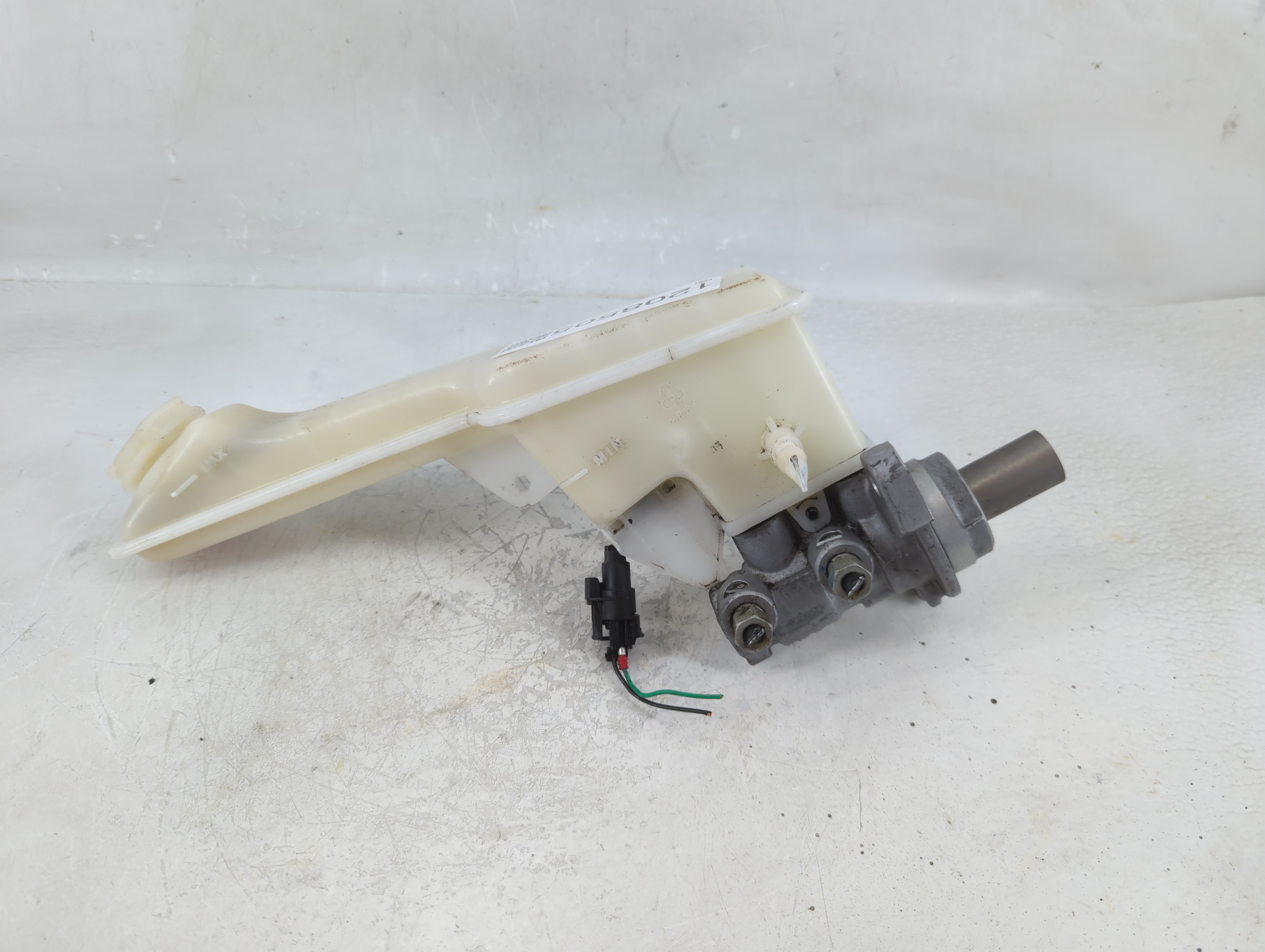 2016-2022 Chevrolet Spark Brake Master Cylinder 1208505 - Oemusedautoparts1.com