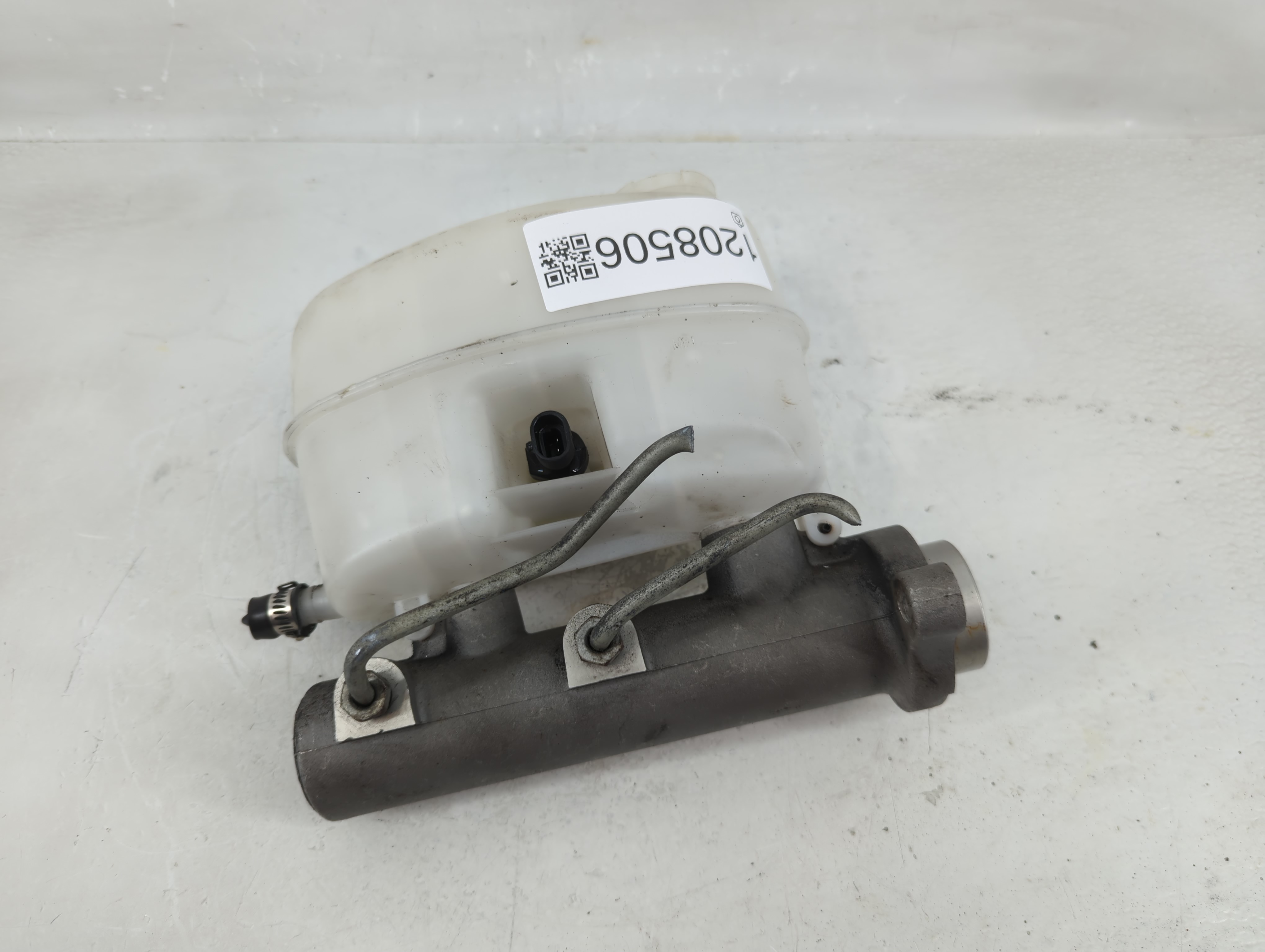2004-2006 Chevrolet Tahoe Brake Master Cylinder 1208506 - Oemusedautoparts1.com