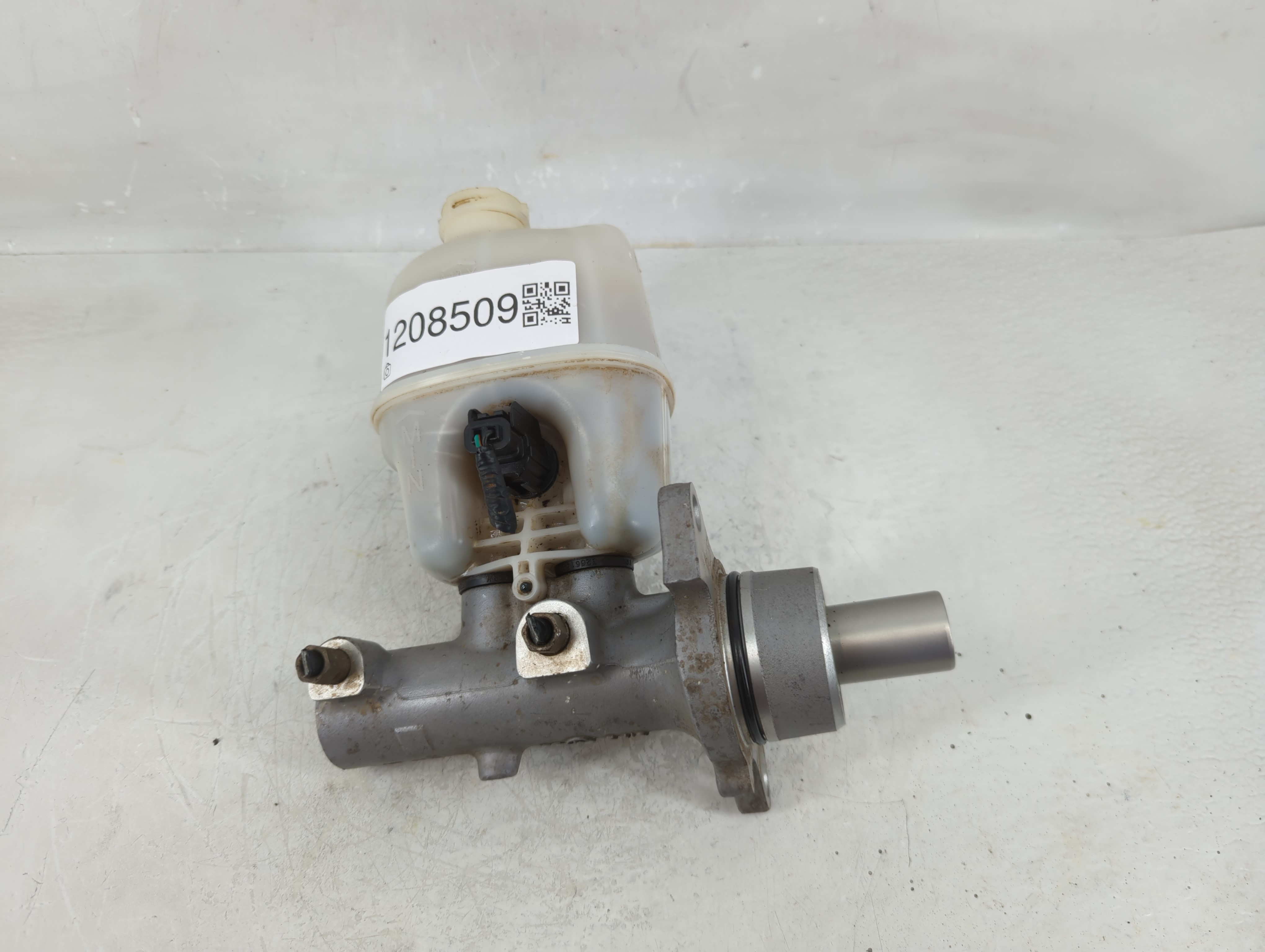 2007-2008 Dodge Ram 1500 Brake Master Cylinder 1208509 - Oemusedautoparts1.com