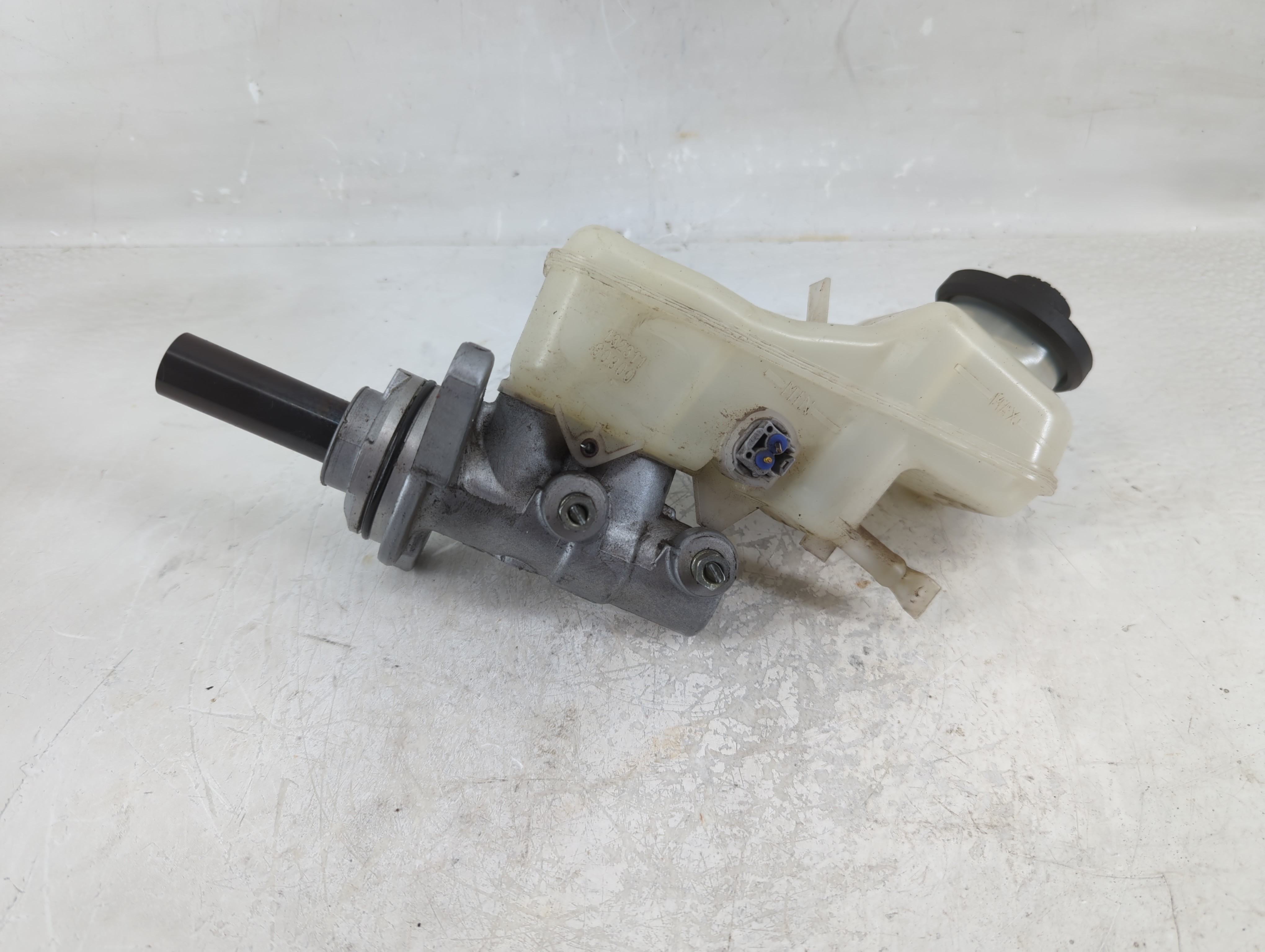 2009-2010 Toyota Corolla Brake Master Cylinder 1208512 - Oemusedautoparts1.com
