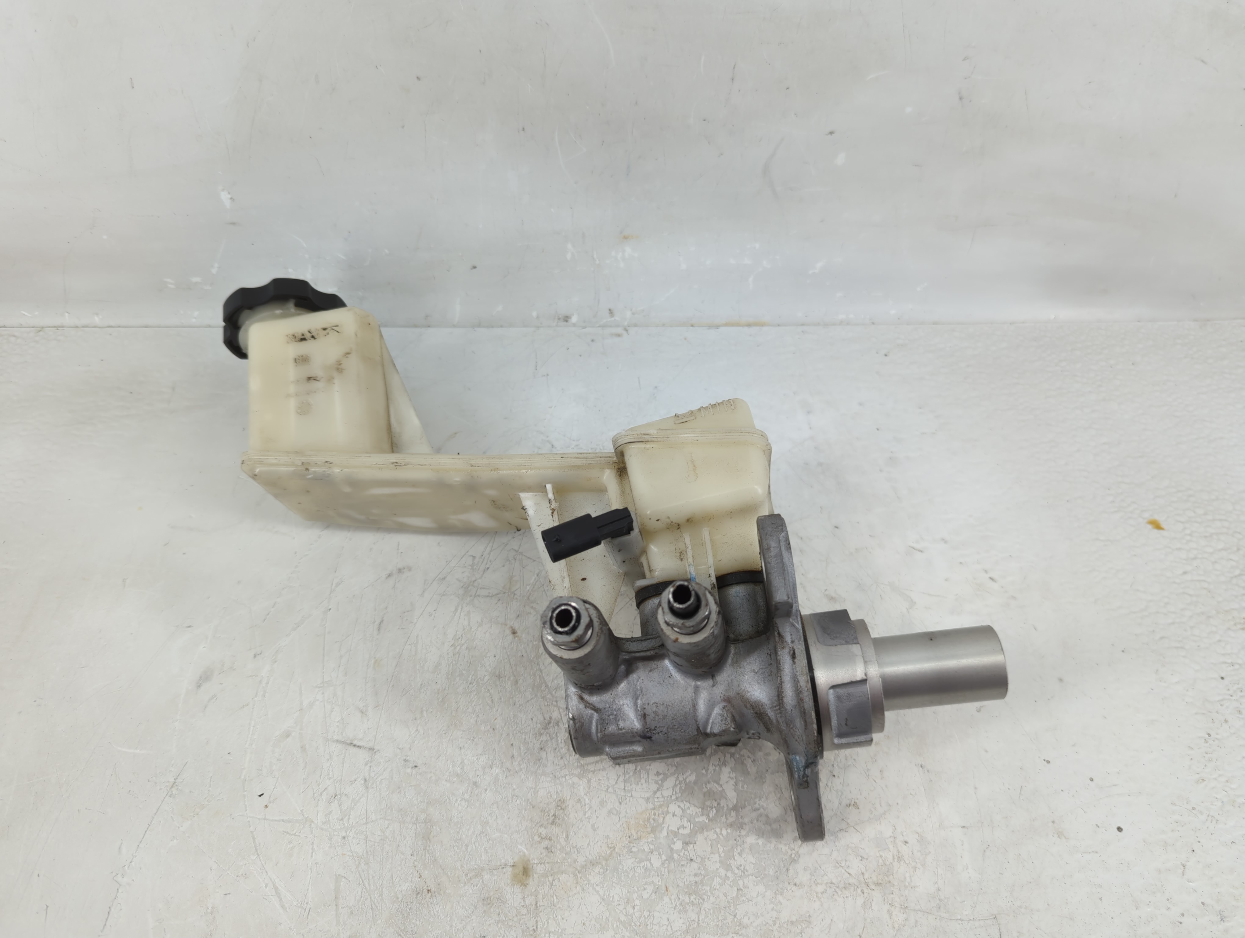 2020-2022 Gmc Acadia Brake Master Cylinder 1208513 - Oemusedautoparts1.com