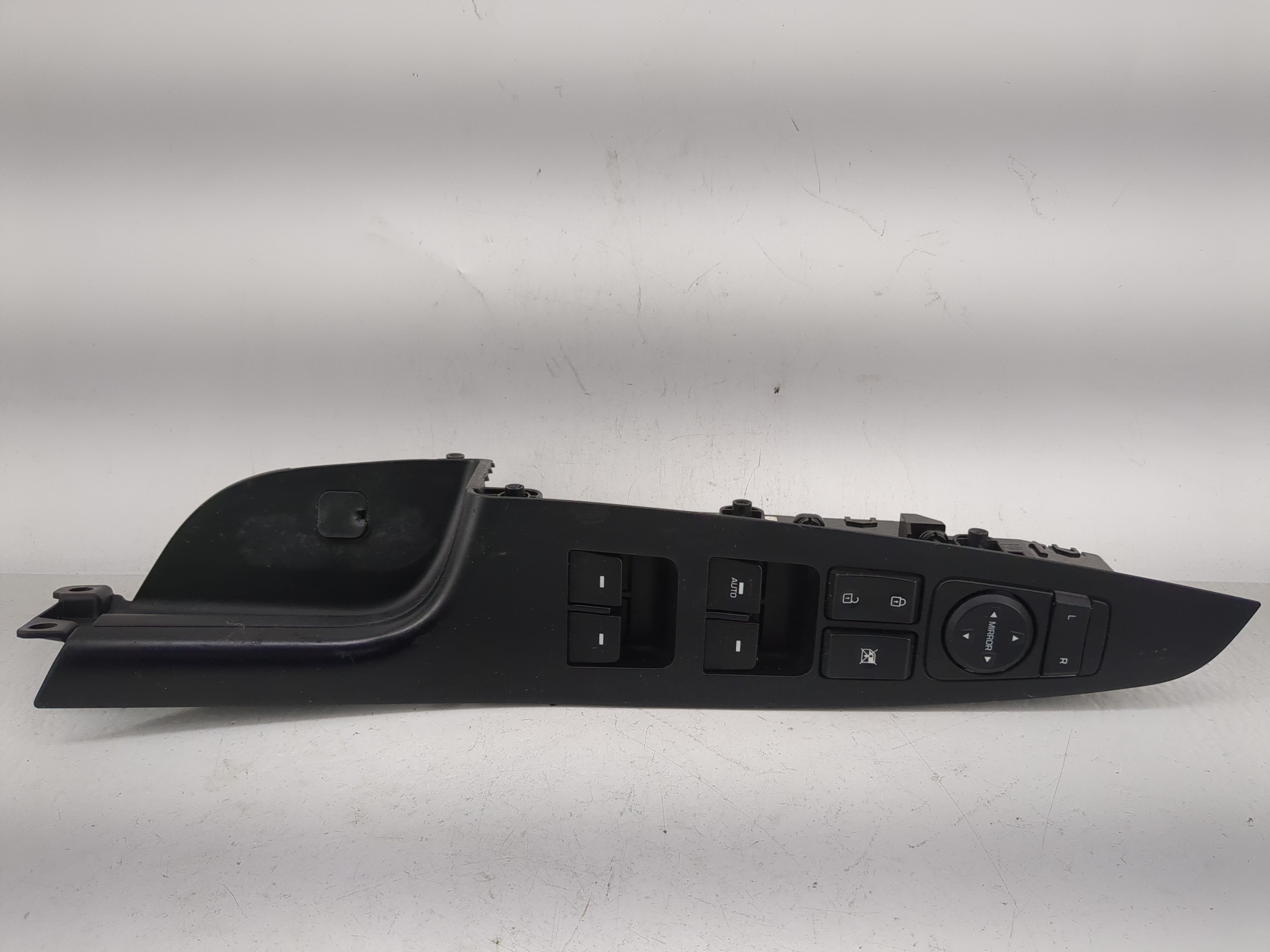 2016-2021 Hyundai Tucson Driver Left Door Master Power Window Switch 1208519 - Oemusedautoparts1.com
