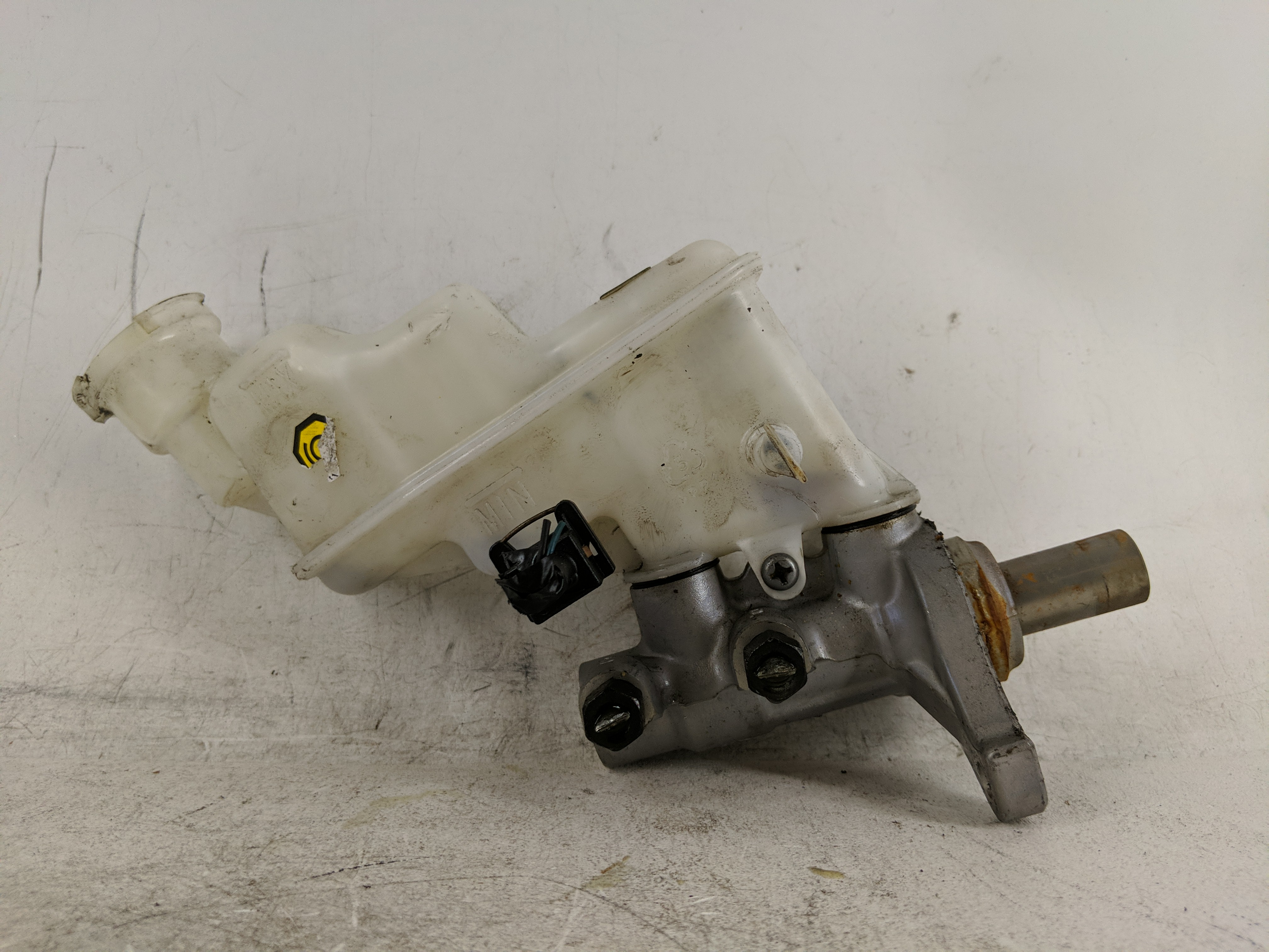 2012-2015 Kia Rio Brake Master Cylinder 1208547 - Oemusedautoparts1.com
