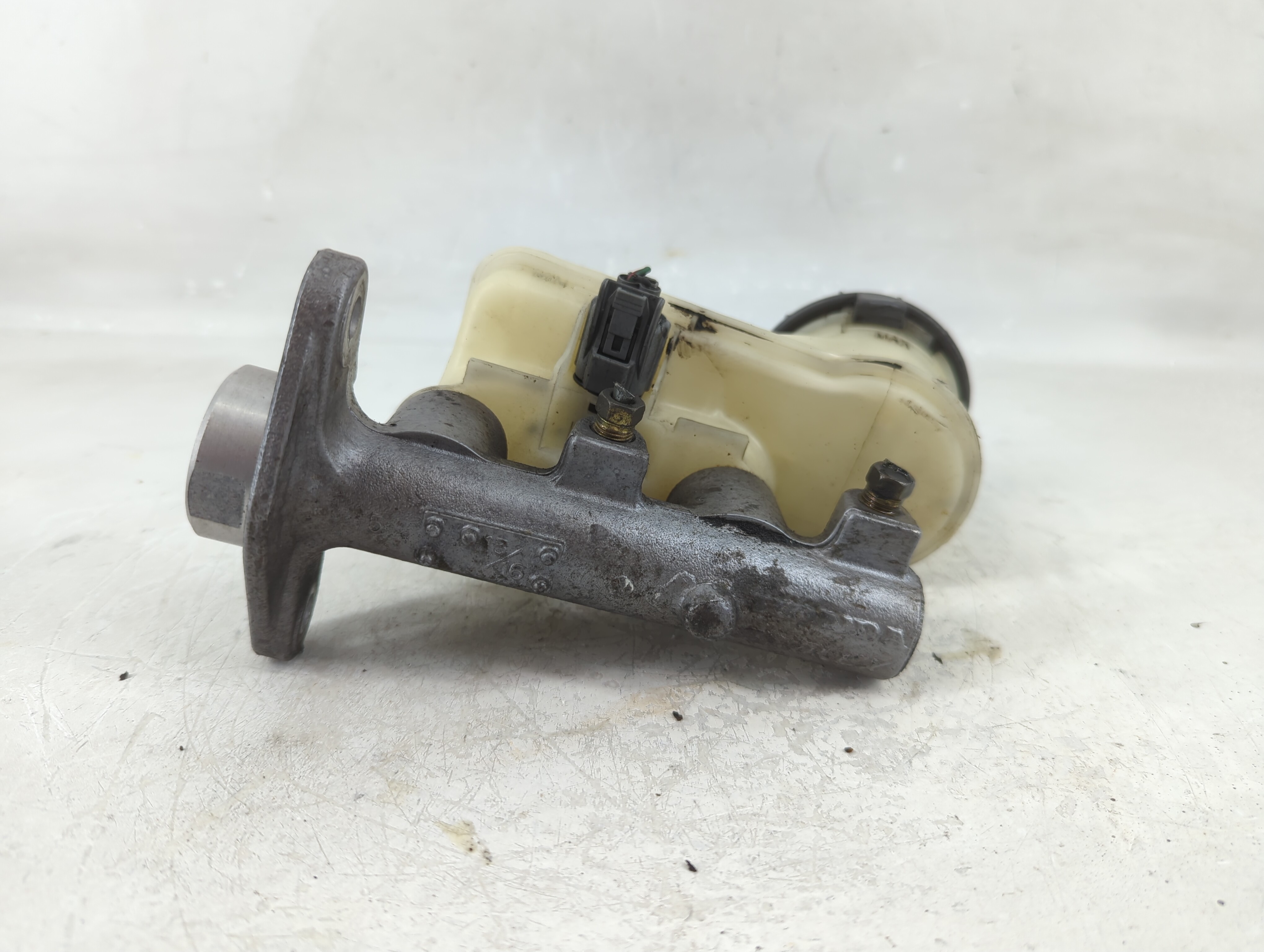 2007-2011 Toyota Camry Brake Master Cylinder 1208550 - Oemusedautoparts1.com
