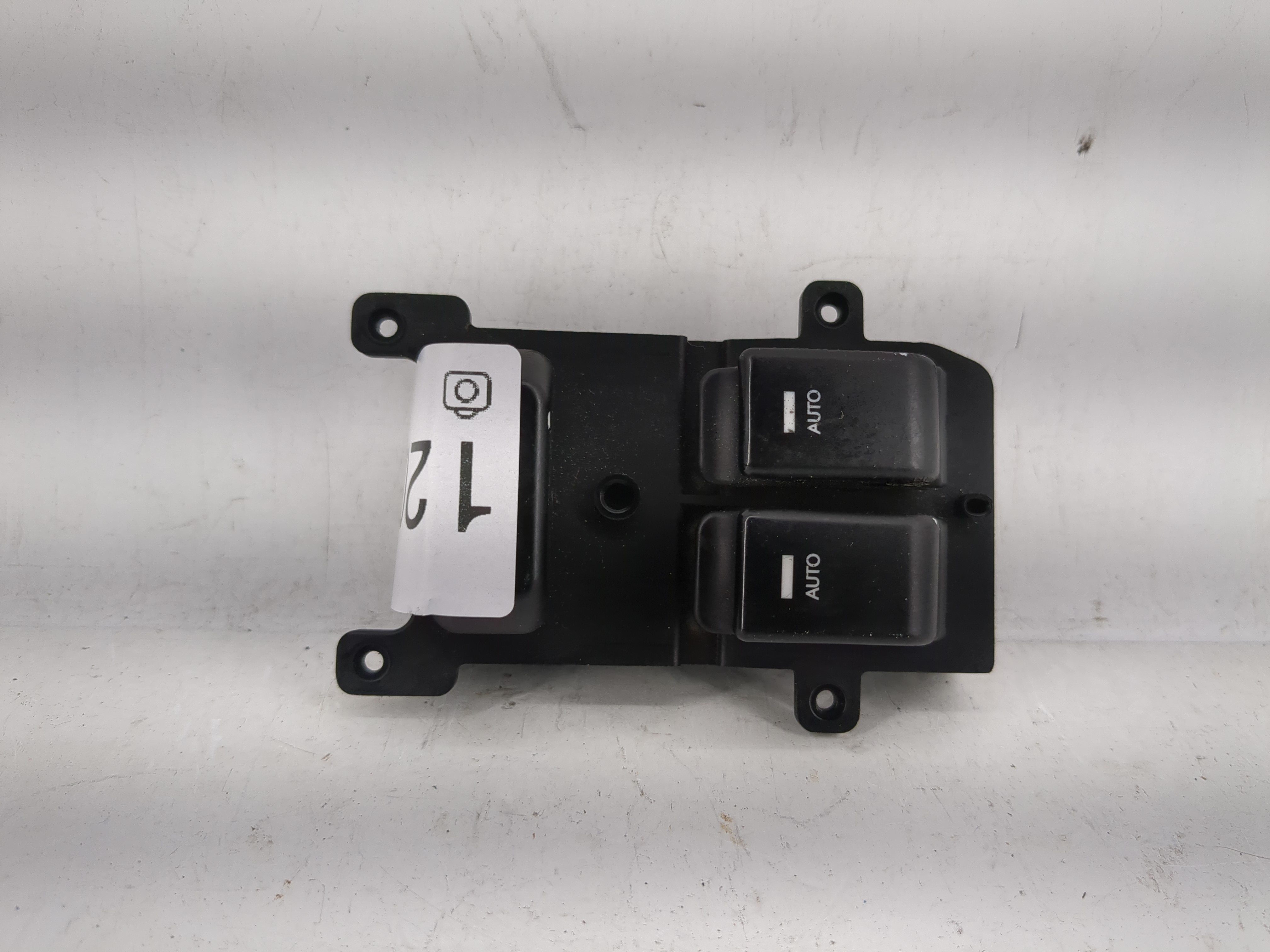 2013-2016 Hyundai Genesis Driver Left Door Master Power Window Switch 1208573 - Oemusedautoparts1.com