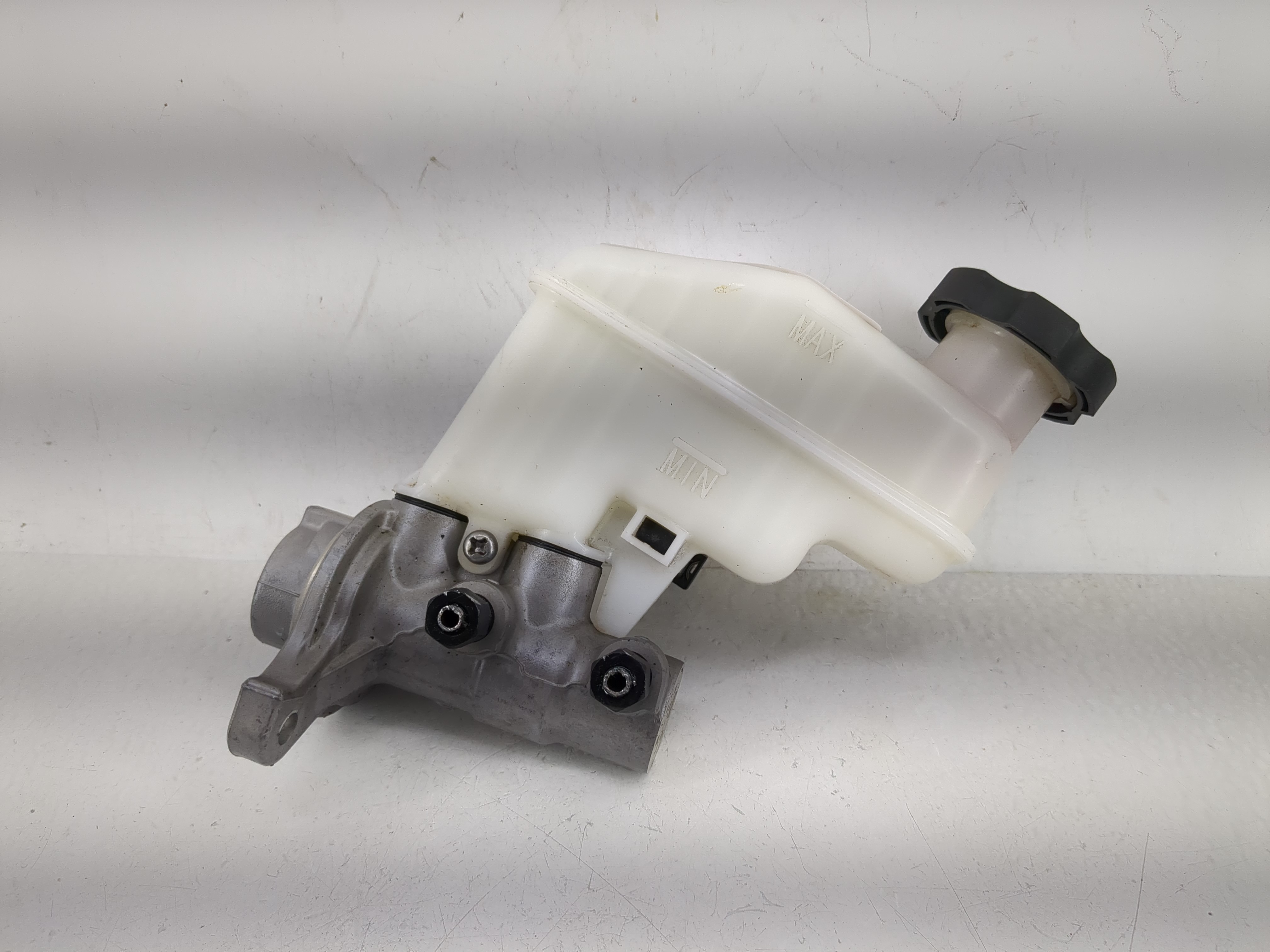 2012-2017 Hyundai Azera Brake Master Cylinder 1208599 - Oemusedautoparts1.com