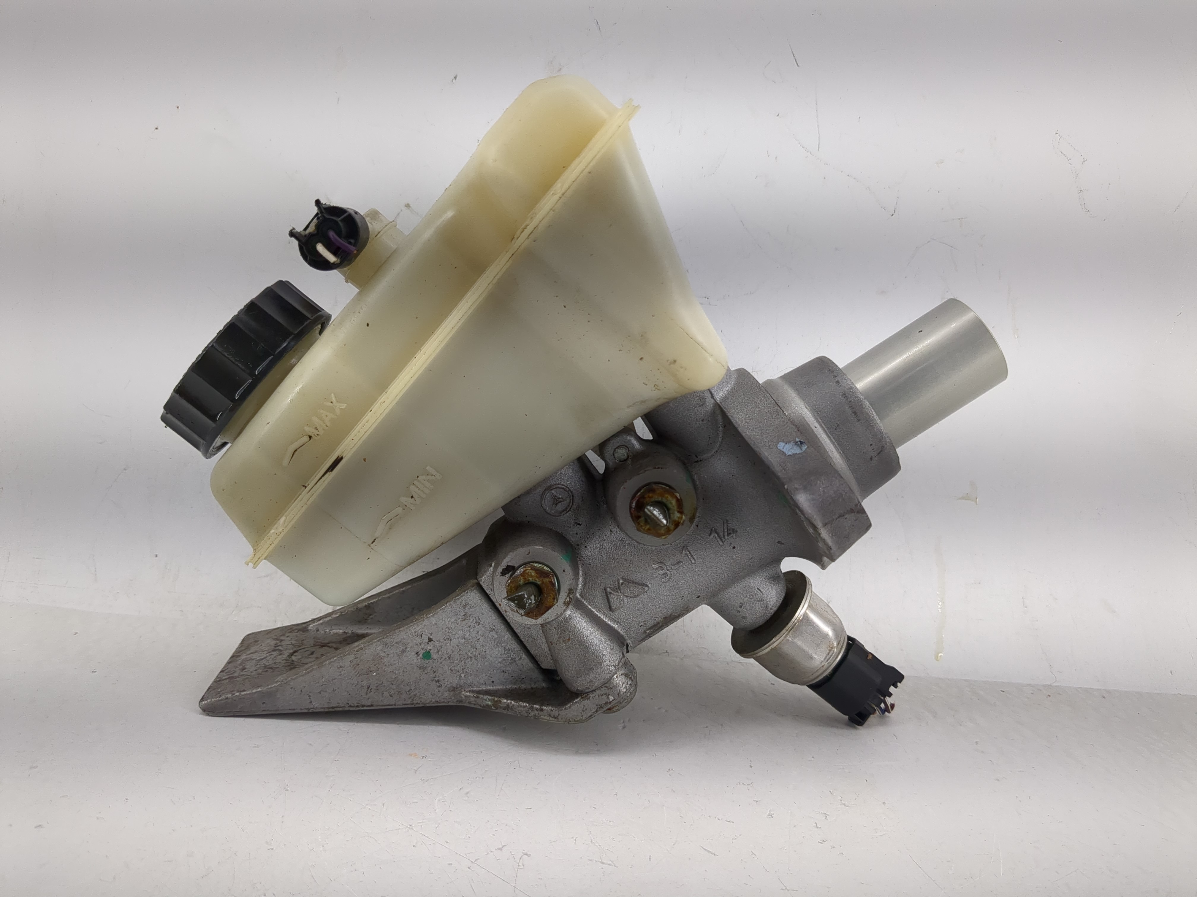 Mercedes-benz Ml250 Brake Master Cylinder 1208604 - Oemusedautoparts1.com