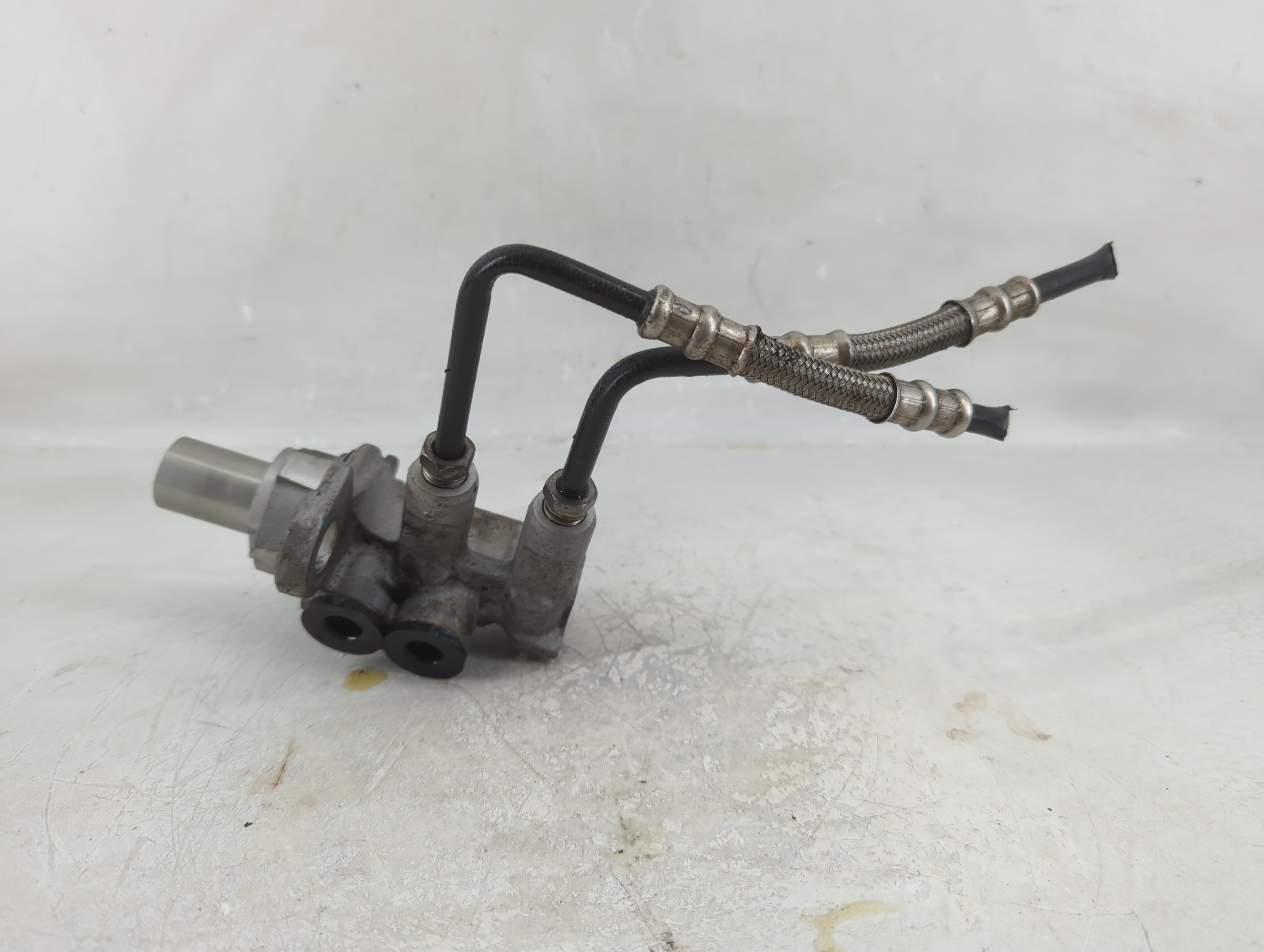 2020-2022 Gmc Acadia Brake Master Cylinder 1208605 - Oemusedautoparts1.com