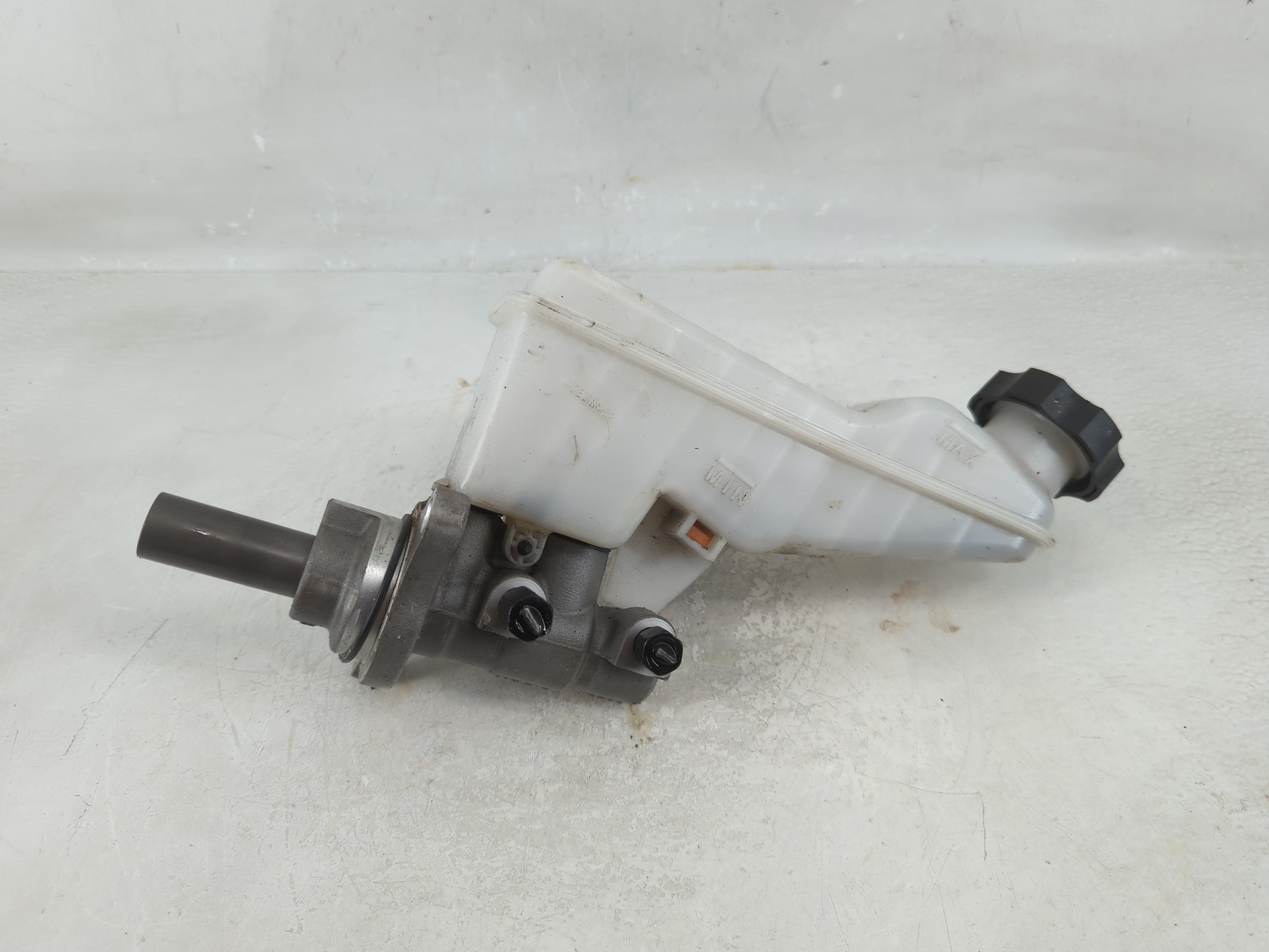 2018-2021 Hyundai Kona Brake Master Cylinder 1208628 - Oemusedautoparts1.com