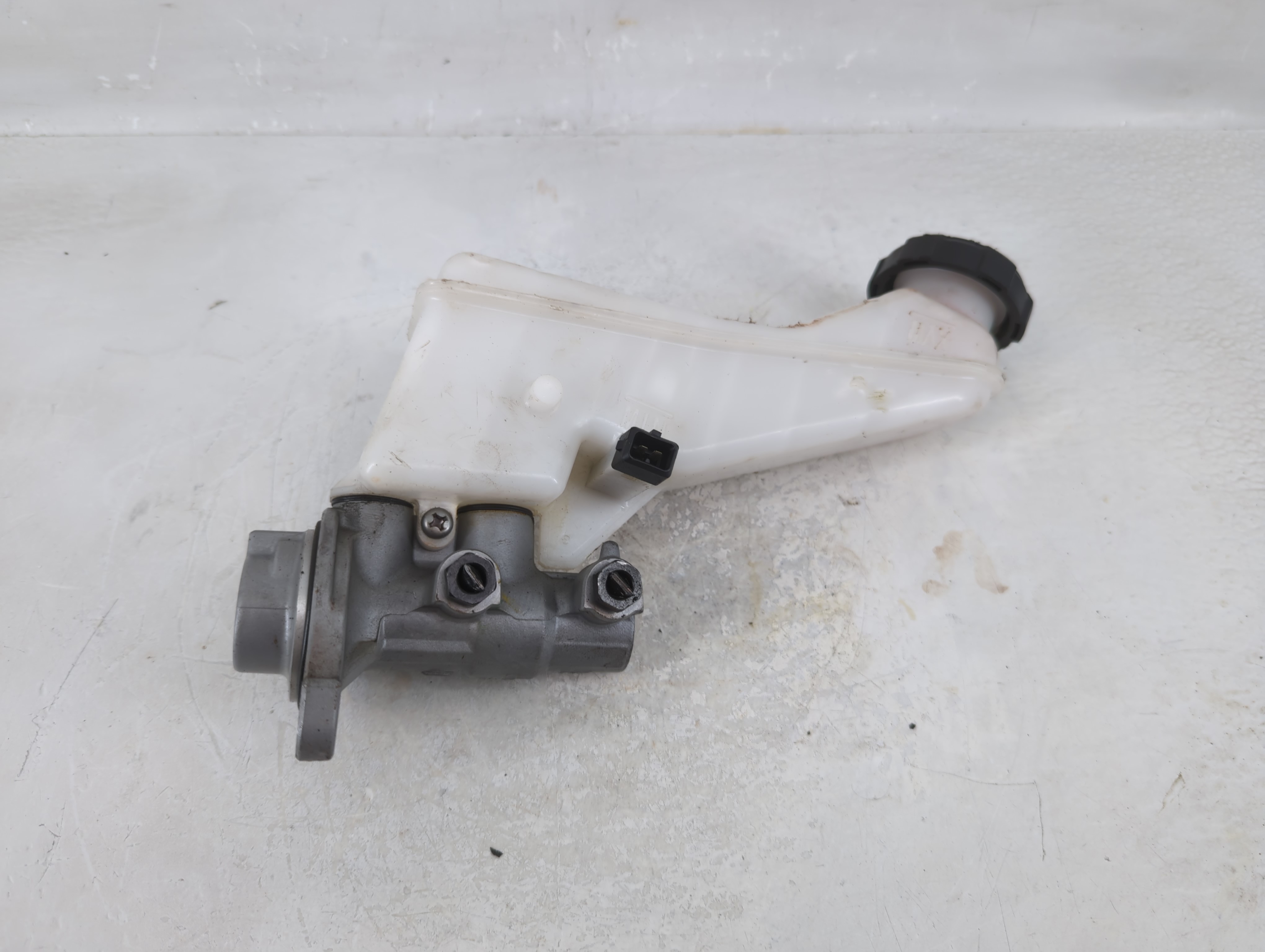 Dodge Caravan Brake Master Cylinder 1208631 - Oemusedautoparts1.com