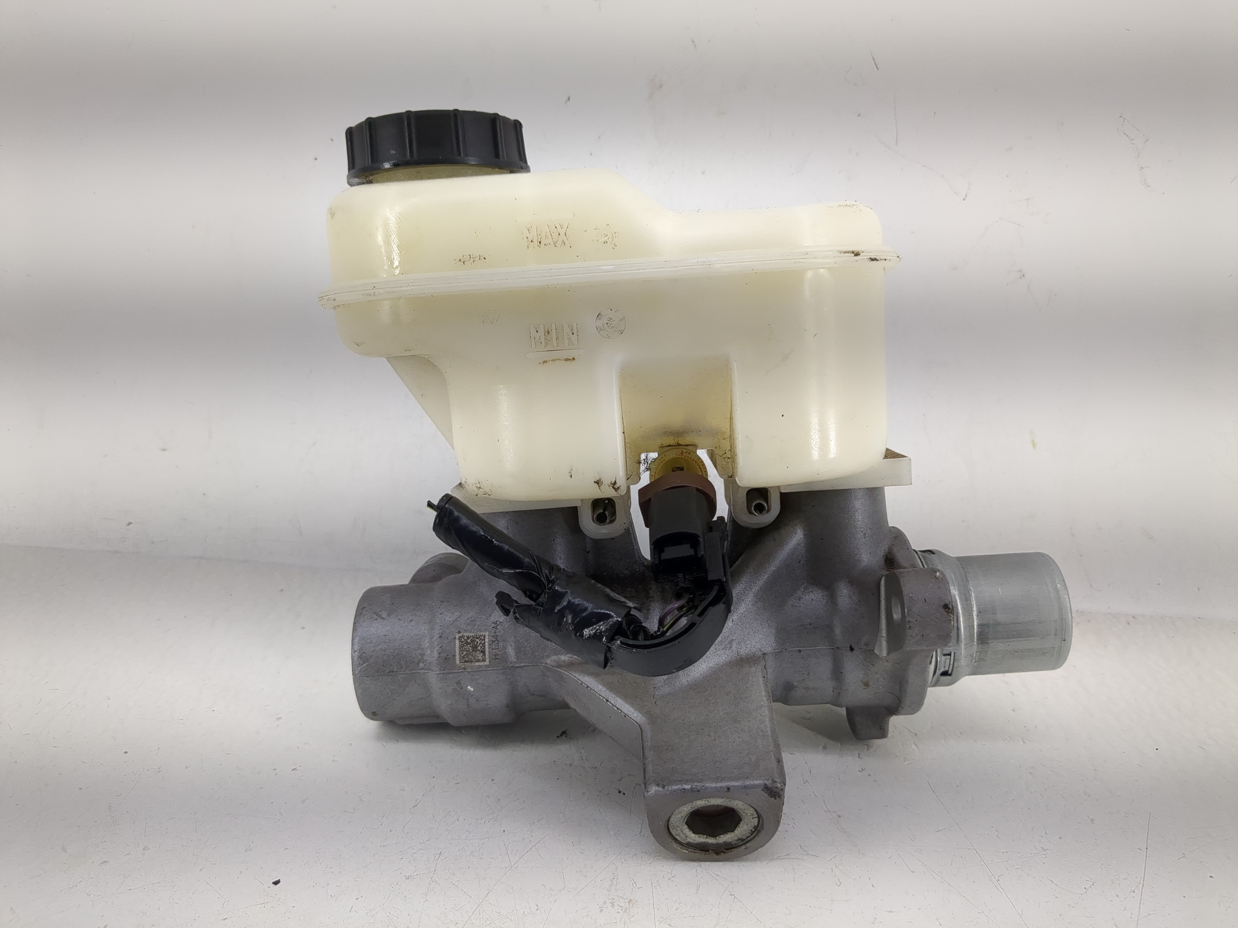 2018-2020 Ford F-150 Brake Master Cylinder 1208674 - Oemusedautoparts1.com