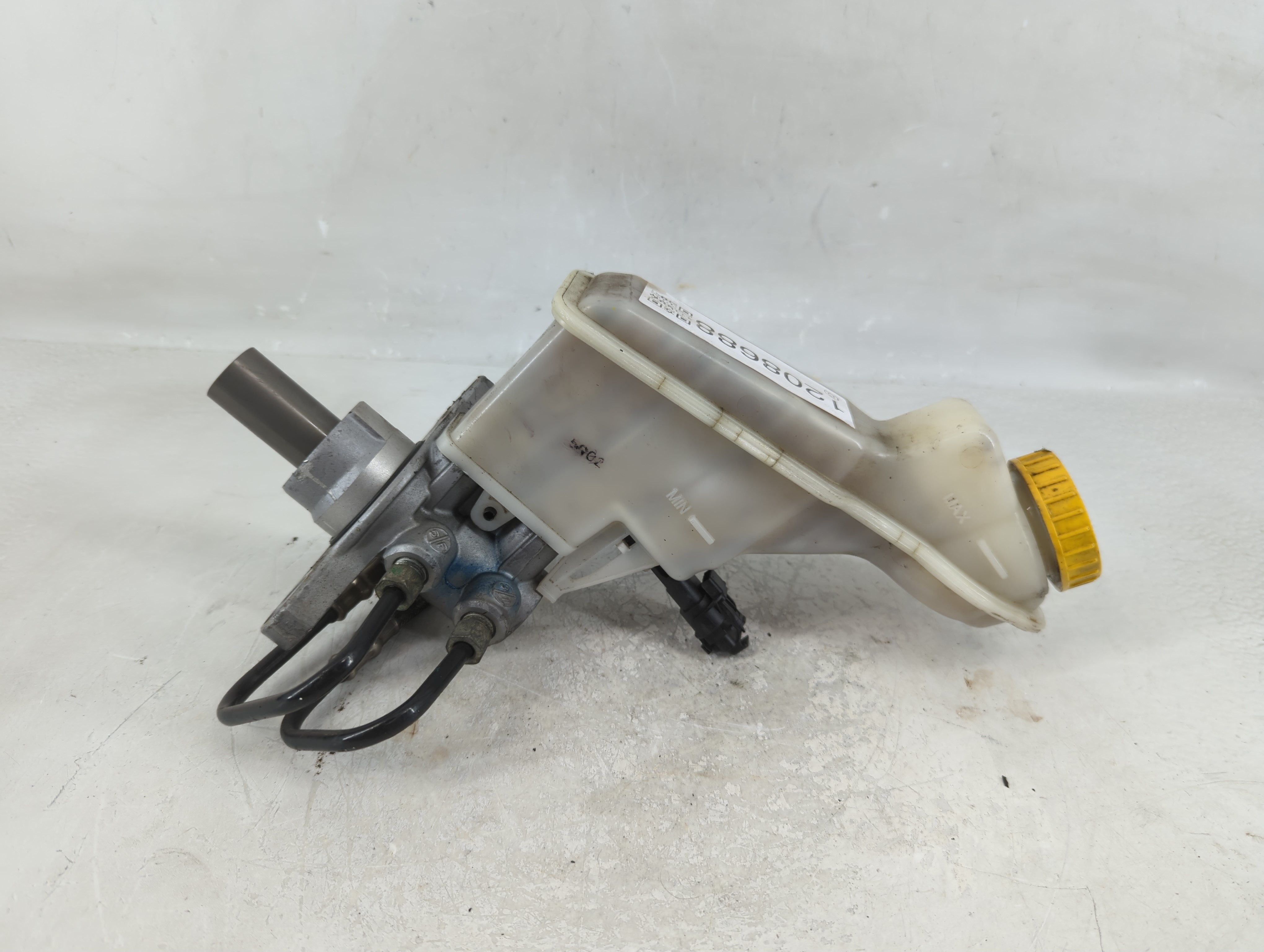 2013-2021 Chevrolet Trax Brake Master Cylinder 1208688 - Oemusedautoparts1.com