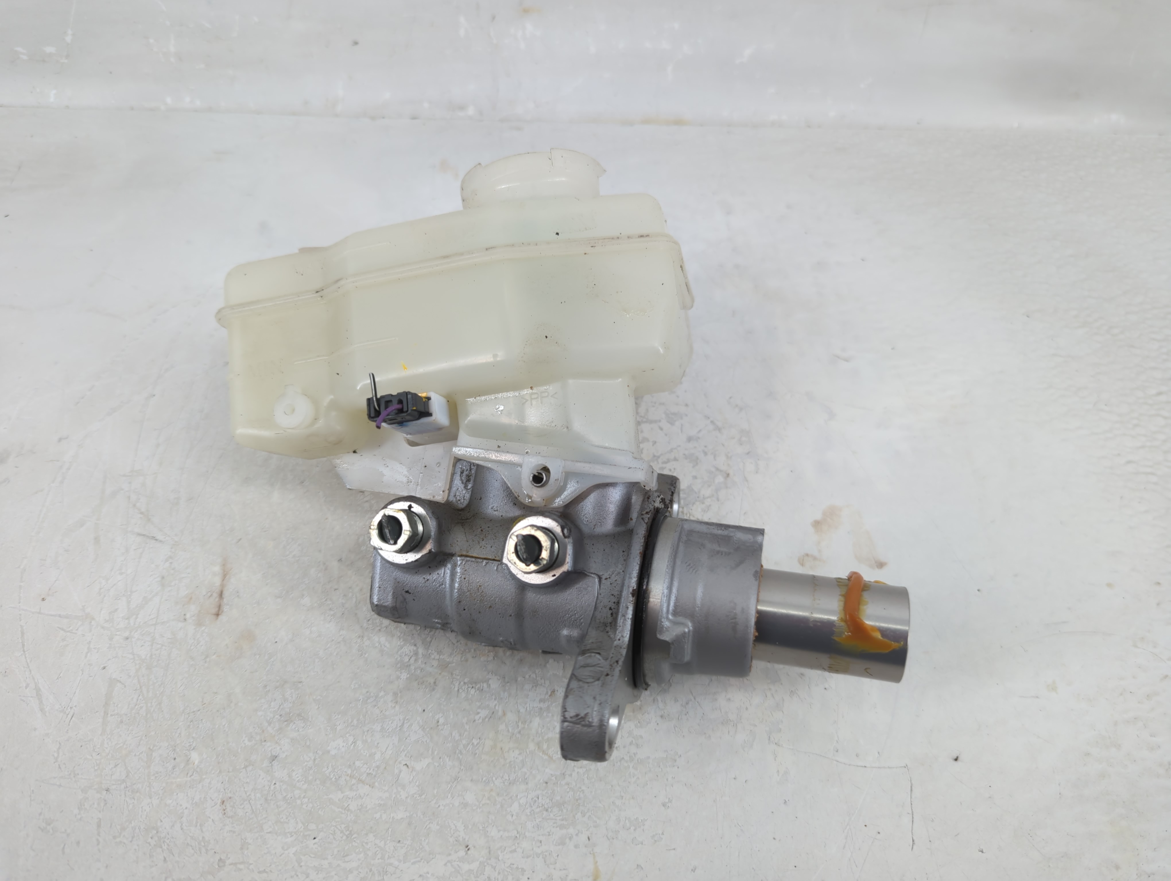 2014-2020 Infiniti Q50 Brake Master Cylinder 1208690 - Oemusedautoparts1.com