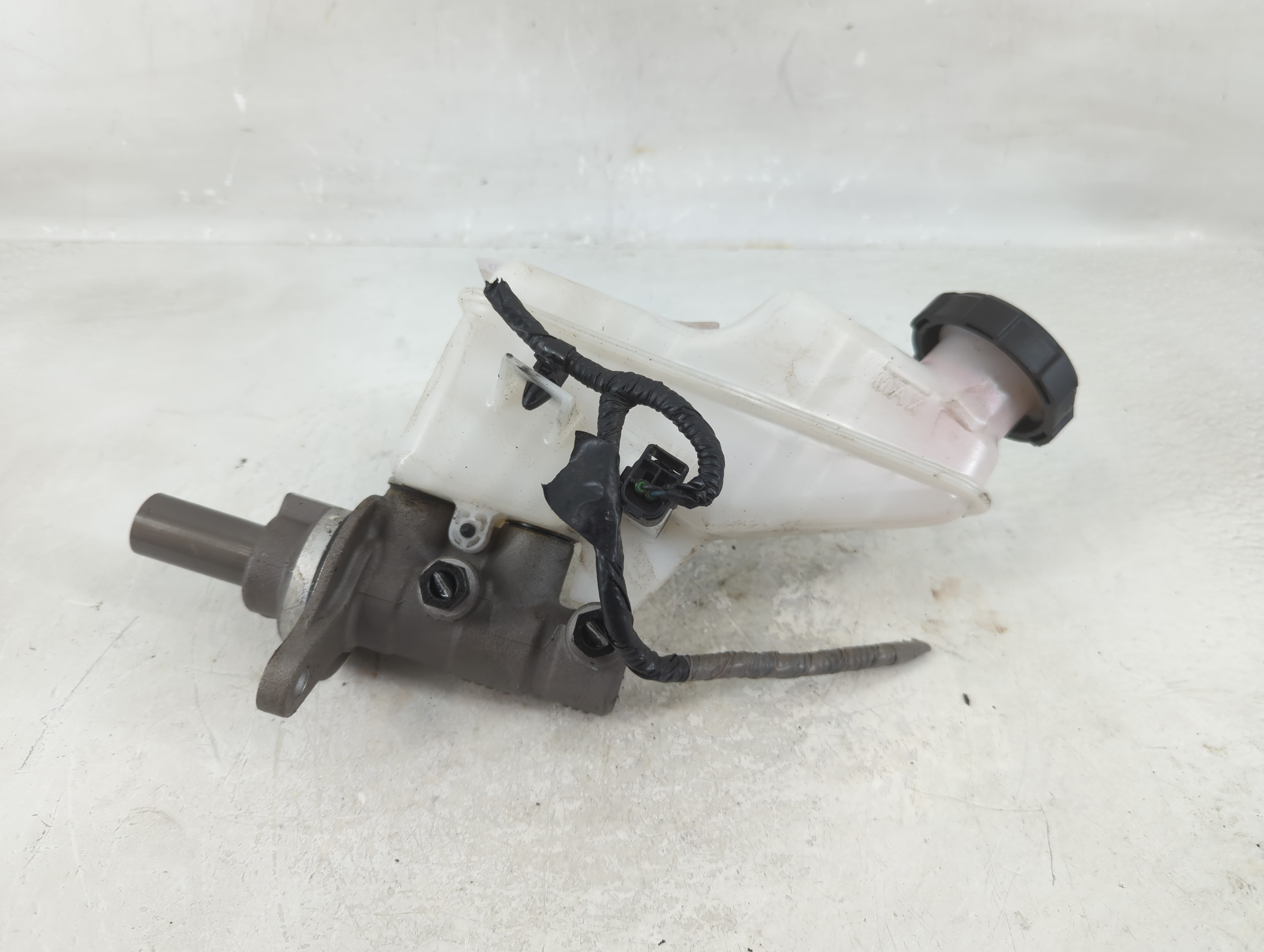 2021 Hyundai Elantra Brake Master Cylinder 1208696 - Oemusedautoparts1.com