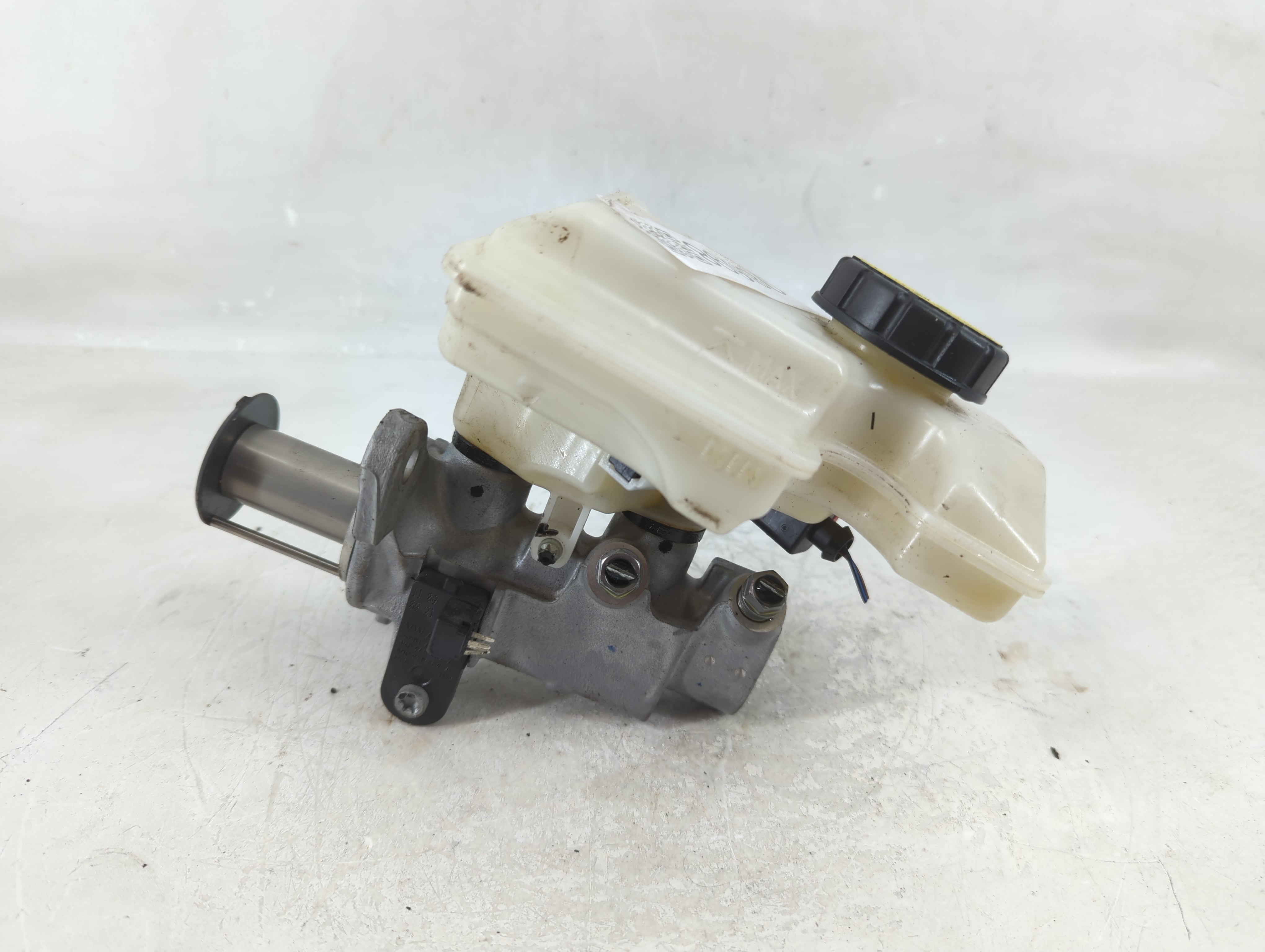 Volkswagen Atlas Brake Master Cylinder 1208698 - Oemusedautoparts1.com