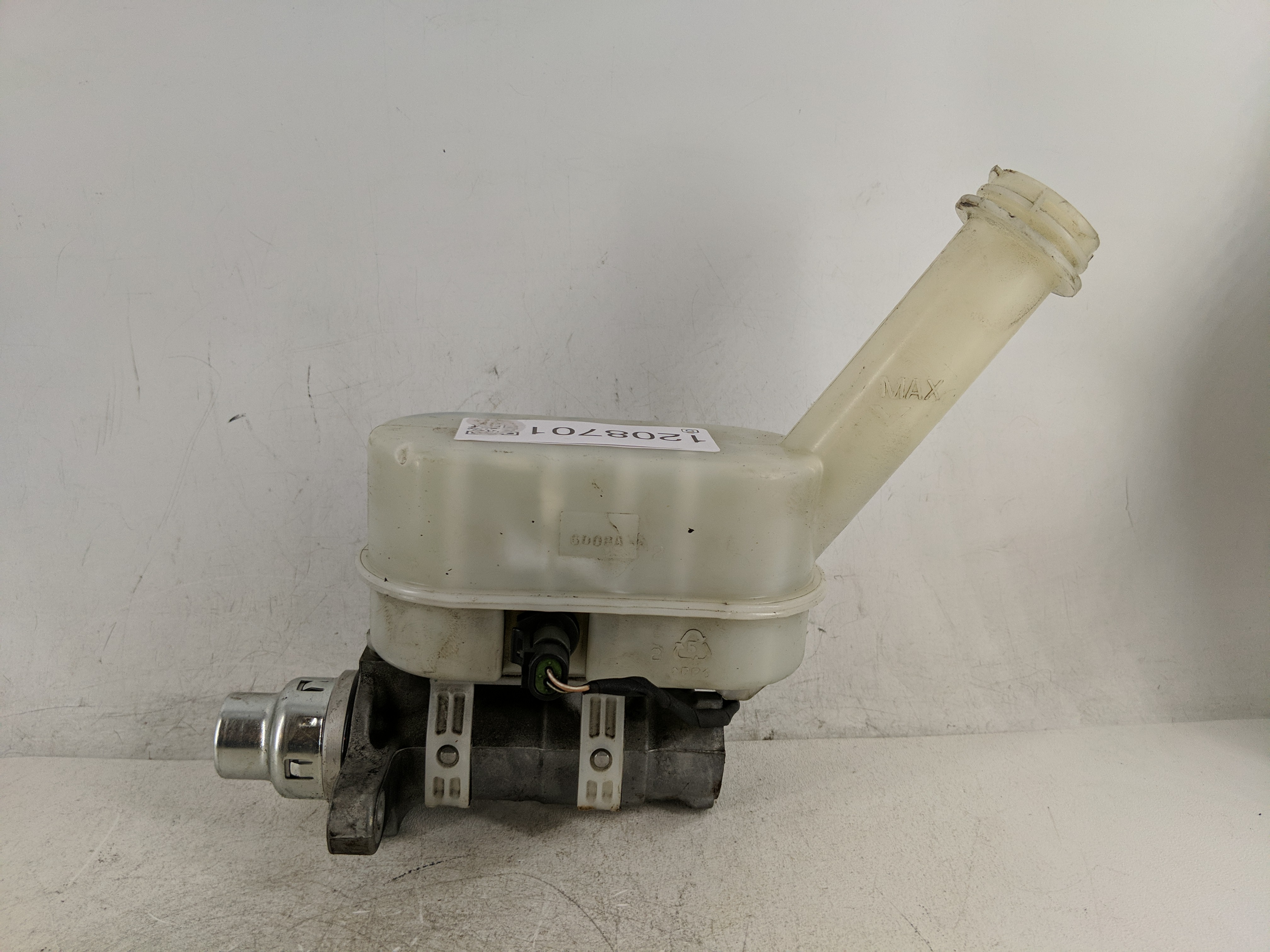 2009-2017 Buick Enclave Brake Master Cylinder 1208701 - Oemusedautoparts1.com