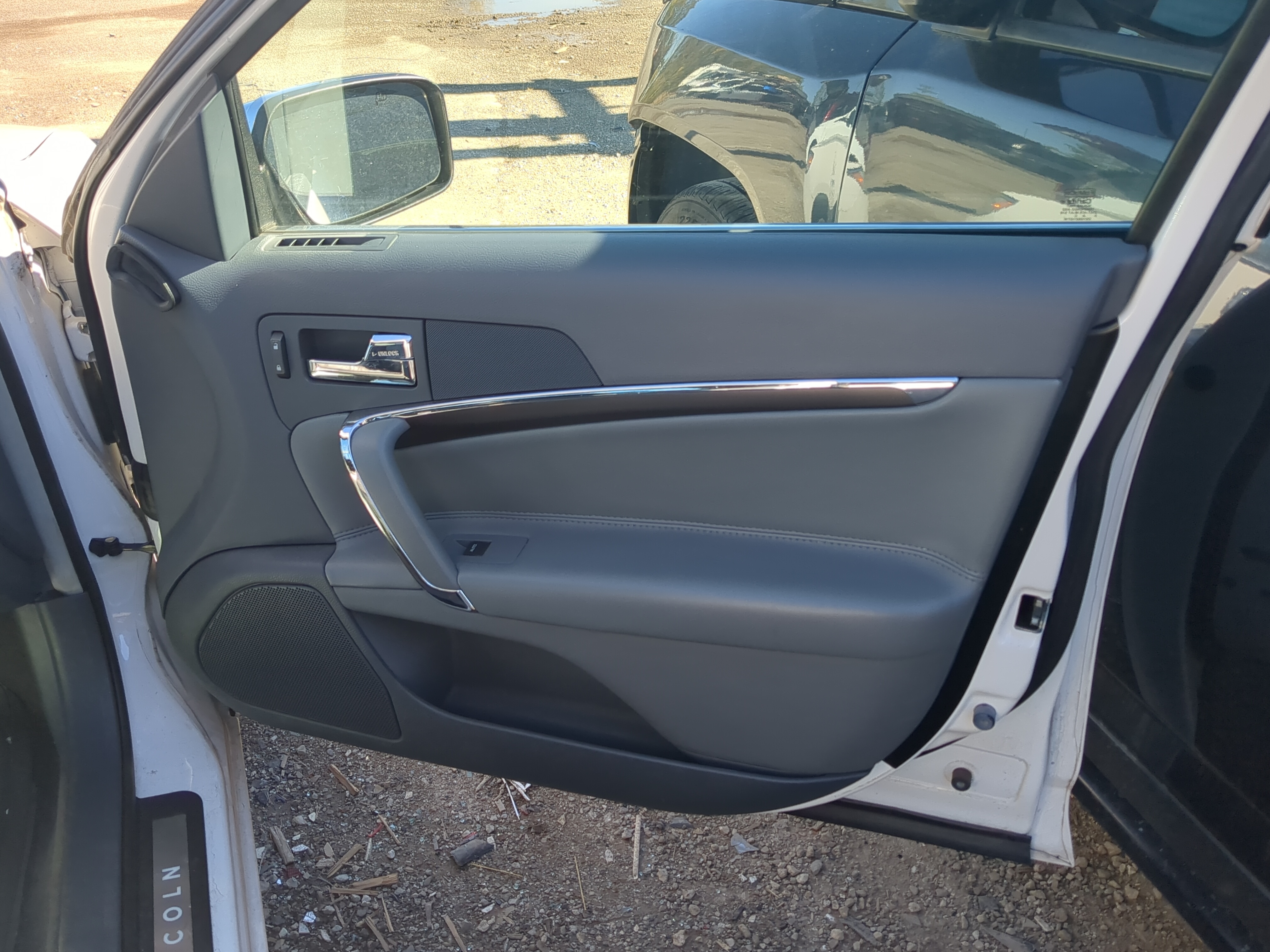 Picture of 2010 Lincoln Mkz Front Right Passenger Interior Door Panel Trim 1208875