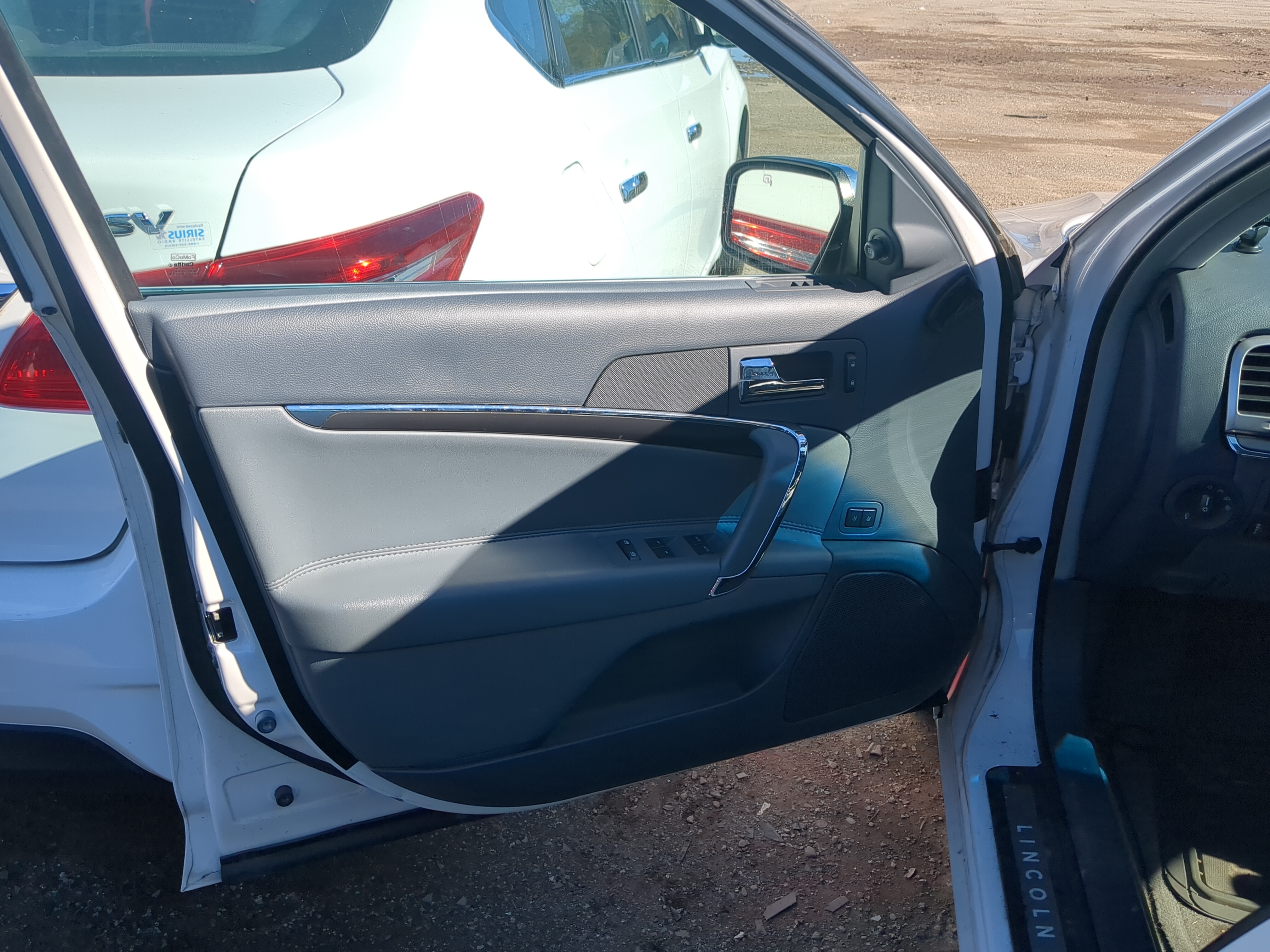 Picture of 2010 Lincoln Mkz Front Left Driver Interior Door Panel Trim 1208884