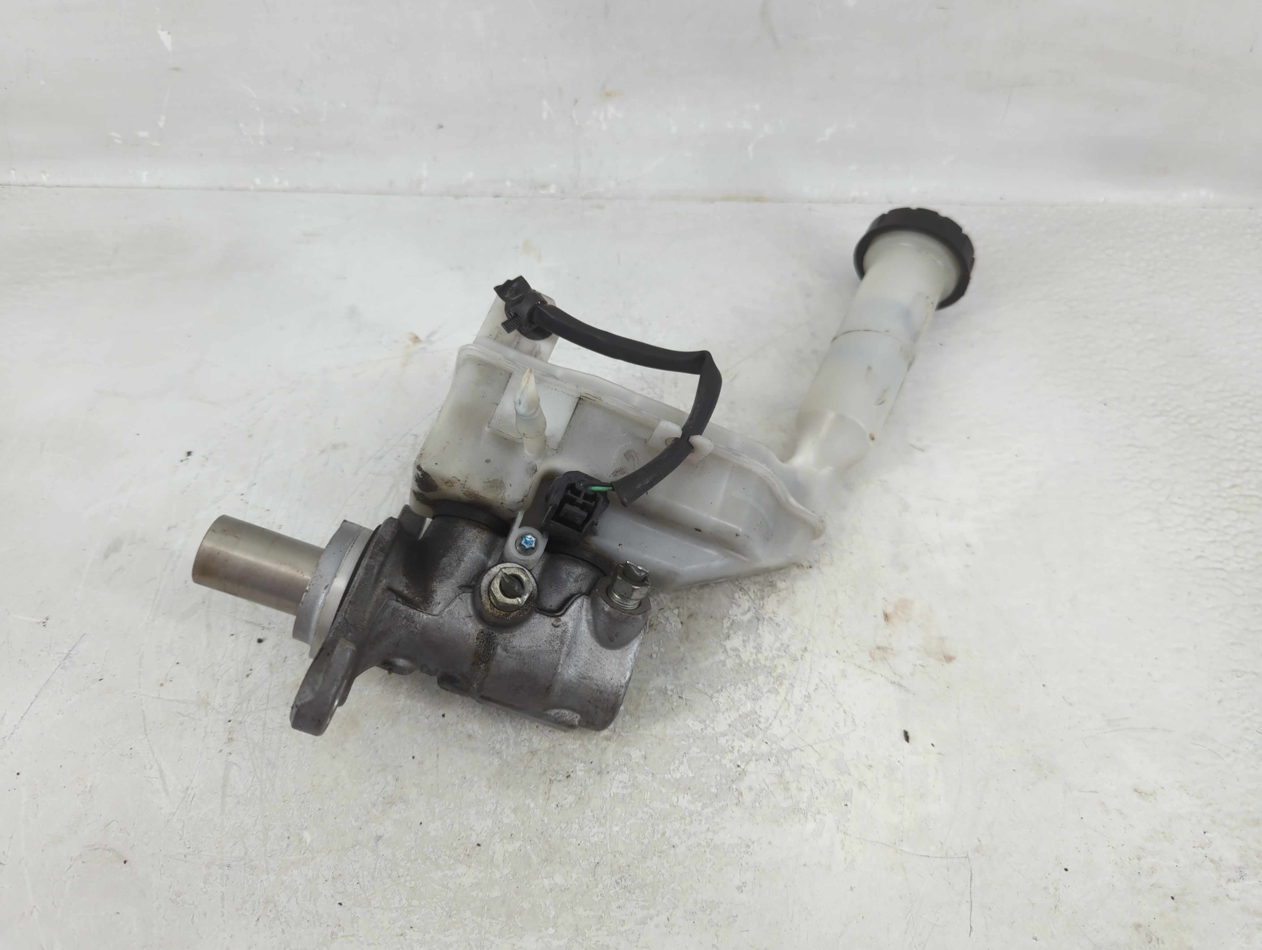 2013-2019 Nissan Sentra Brake Master Cylinder 1208907 - Oemusedautoparts1.com