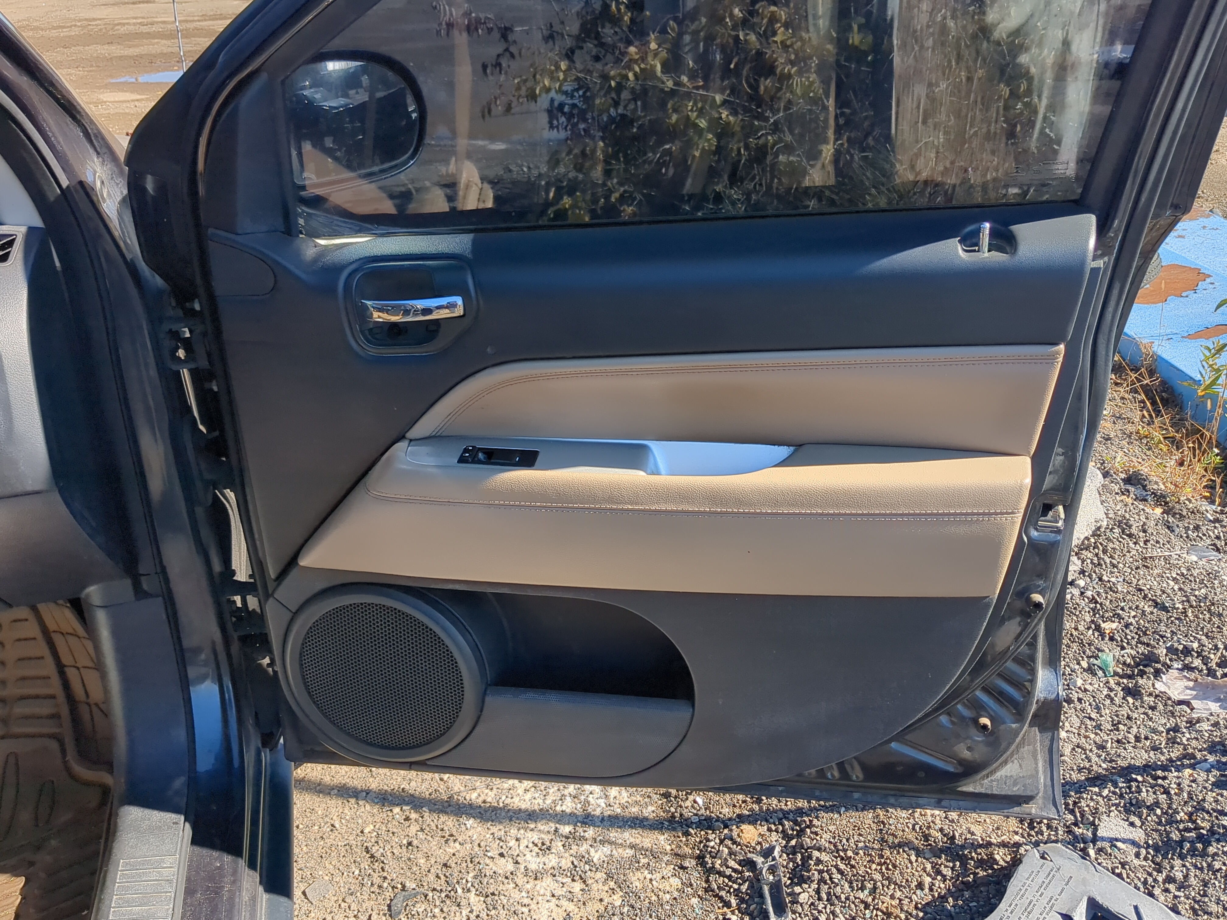 Picture of 2015 Jeep Compass Front Right Passenger Interior Door Panel Trim 1209065