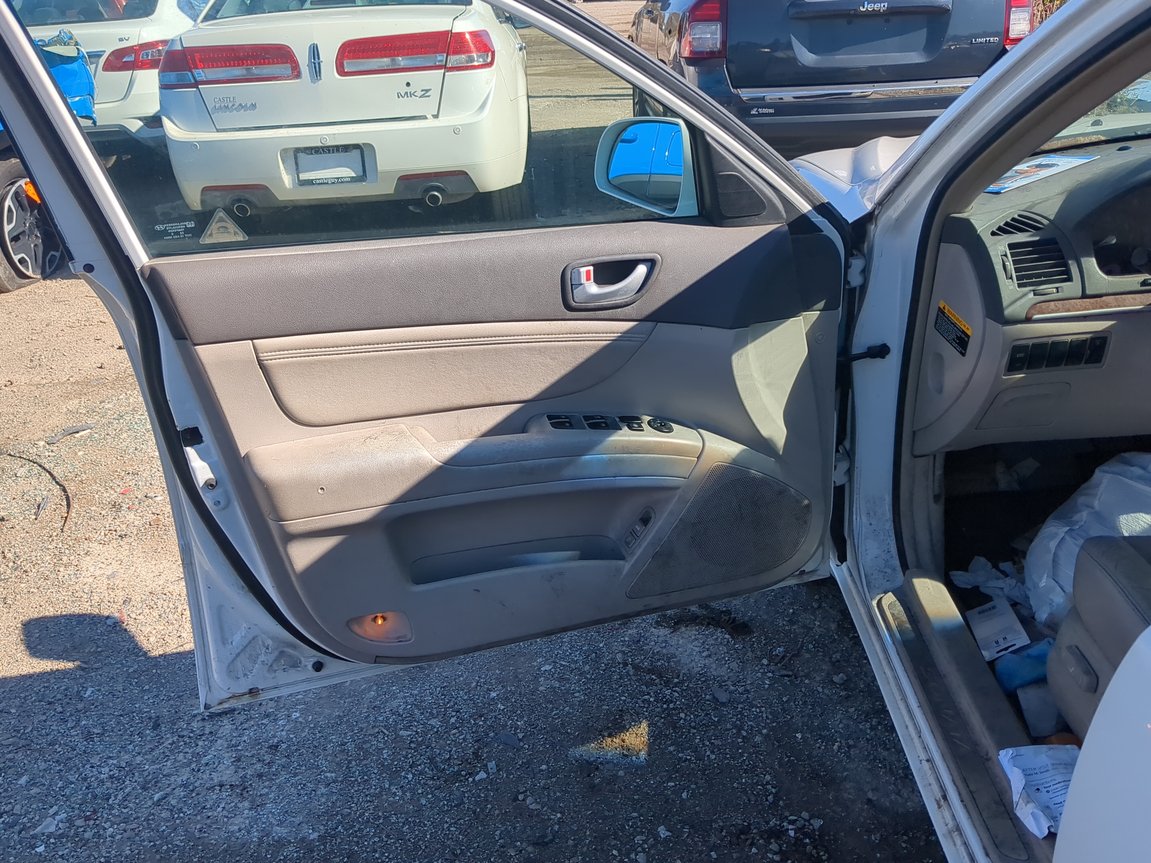 Picture of 2006 Hyundai Sonata Front Left Driver Interior Door Panel Trim 1209252