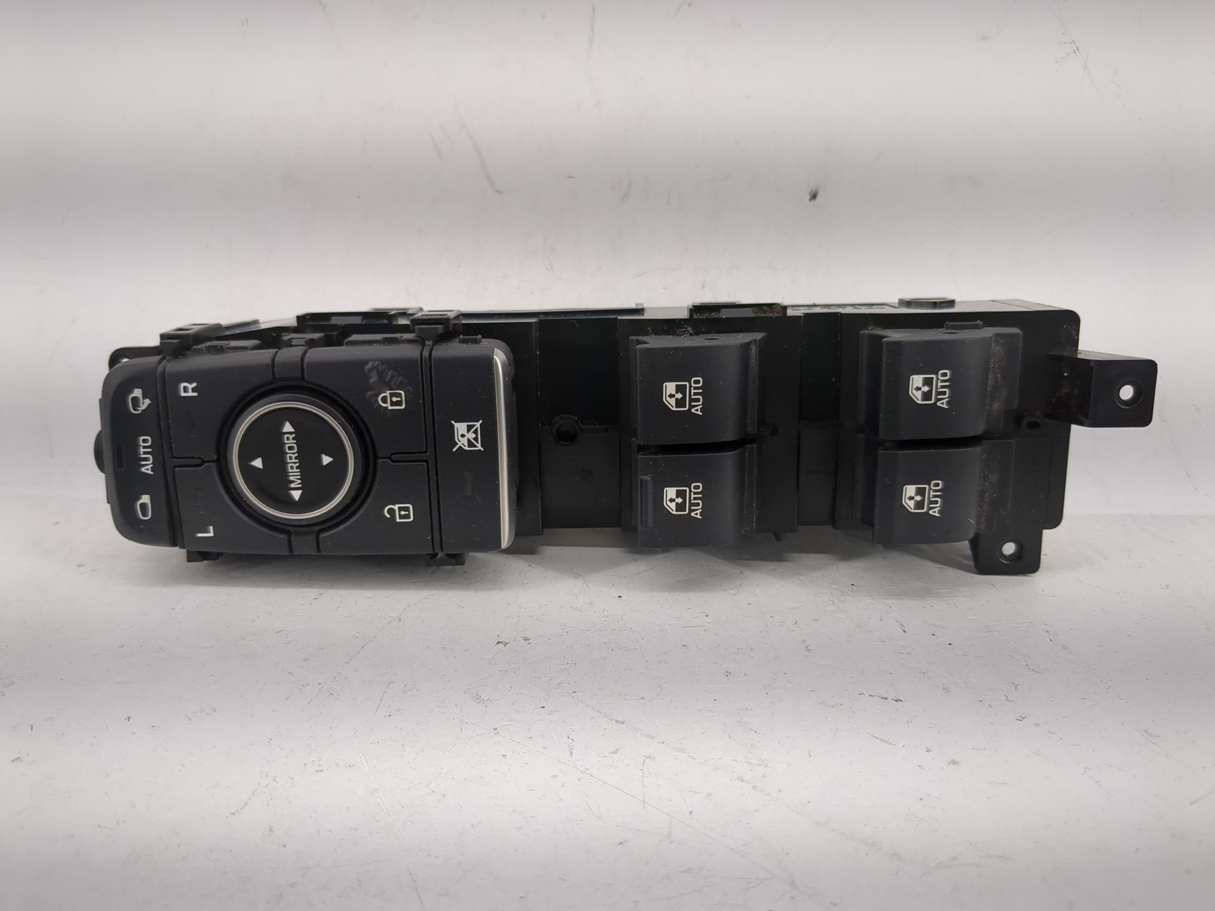 2015-2016 Hyundai Genesis Driver Left Door Master Power Window Switch 1209318 - Oemusedautoparts1.com