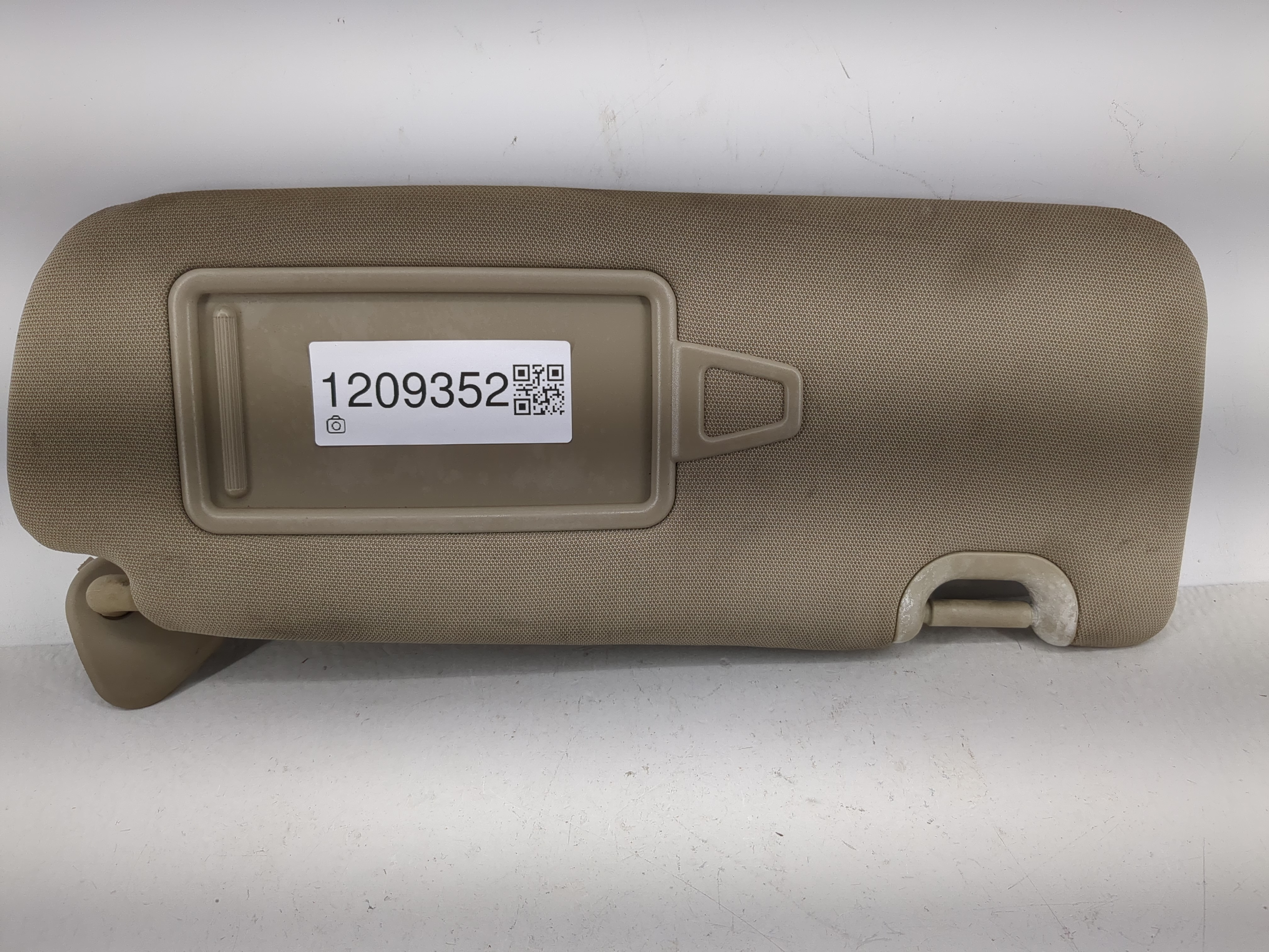 2013-2019 Hyundai Santa Fe Driver Sun Visor Mirror Left Sunvisor Beige 1209352 - Oemusedautoparts1.com