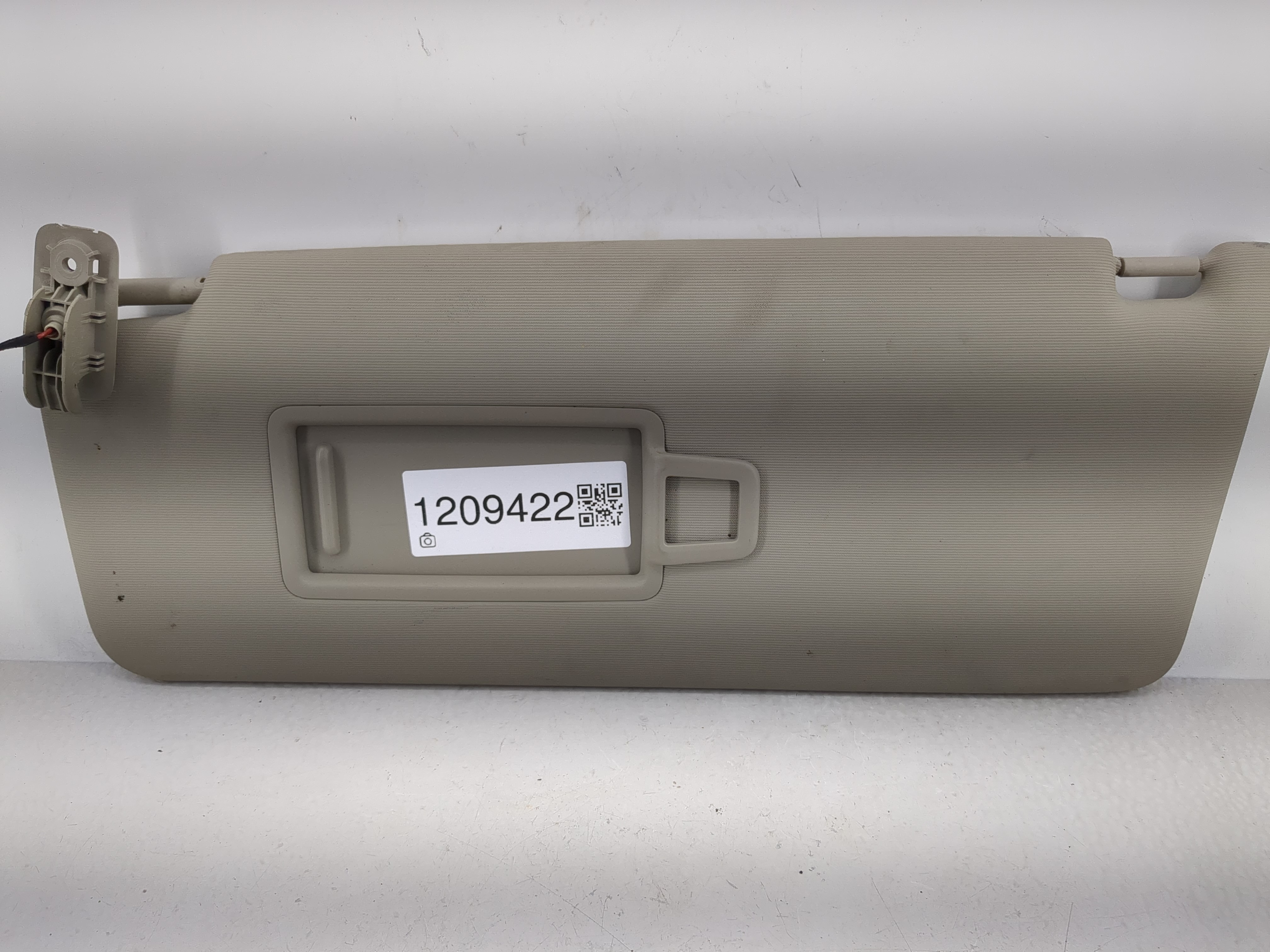 2018-2022 Volkswagen Atlas Passenger Sun Visor Mirror Right Sunvisor 1209422 - Oemusedautoparts1.com