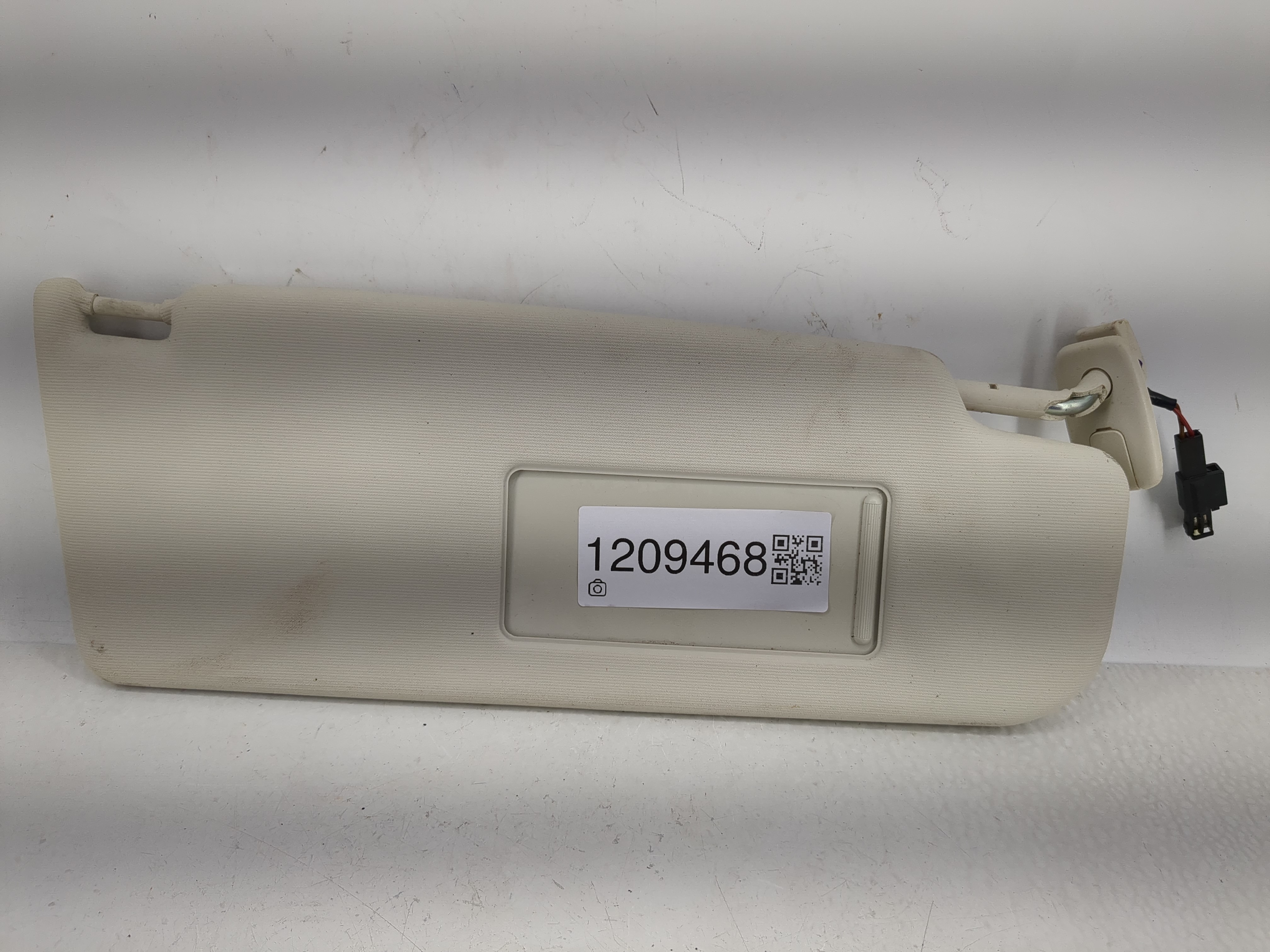 2009-2017 Volkswagen Cc Passenger Sun Visor Mirror Right Sunvisor Cream 1209468 - Oemusedautoparts1.com