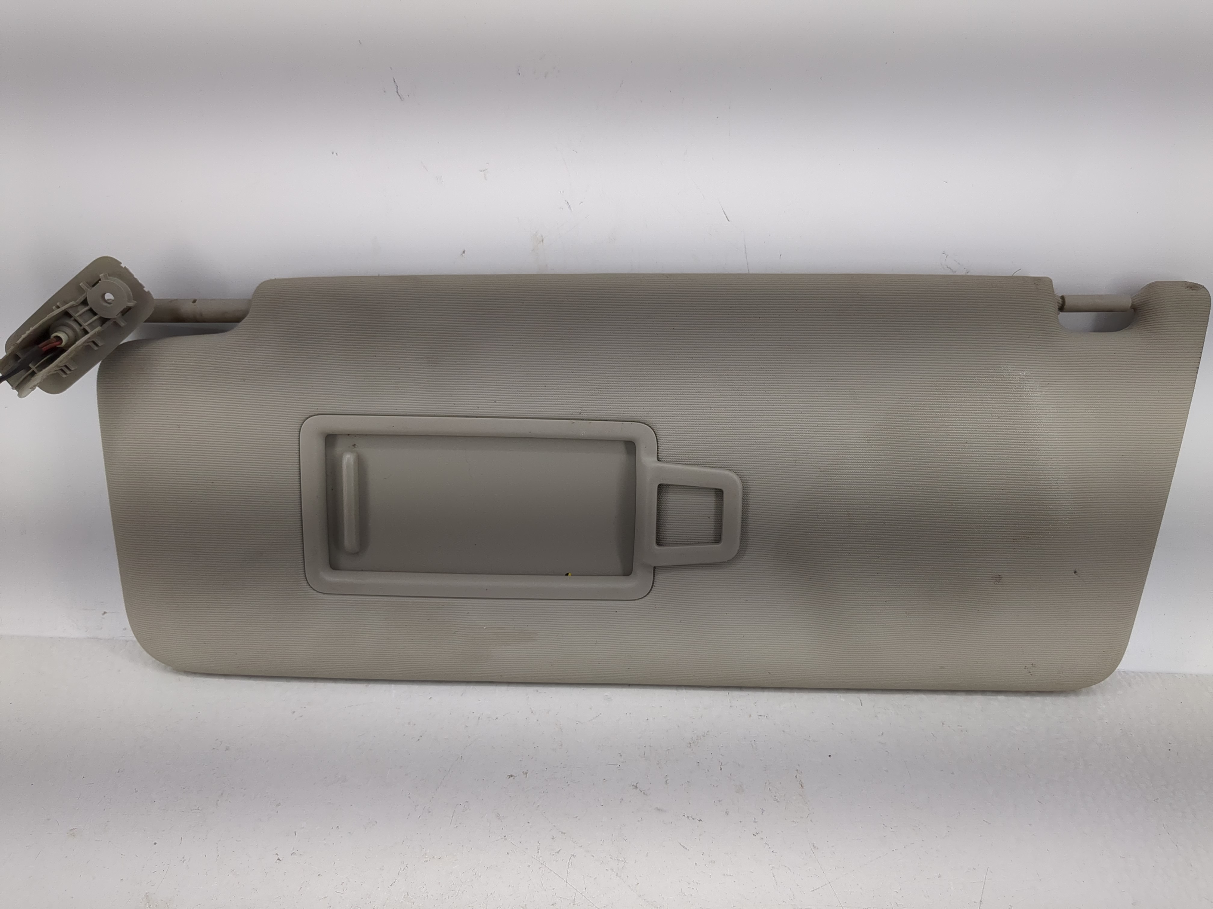 2018-2022 Volkswagen Atlas Passenger Sun Visor Mirror Right Sunvisor 1209480 - Oemusedautoparts1.com