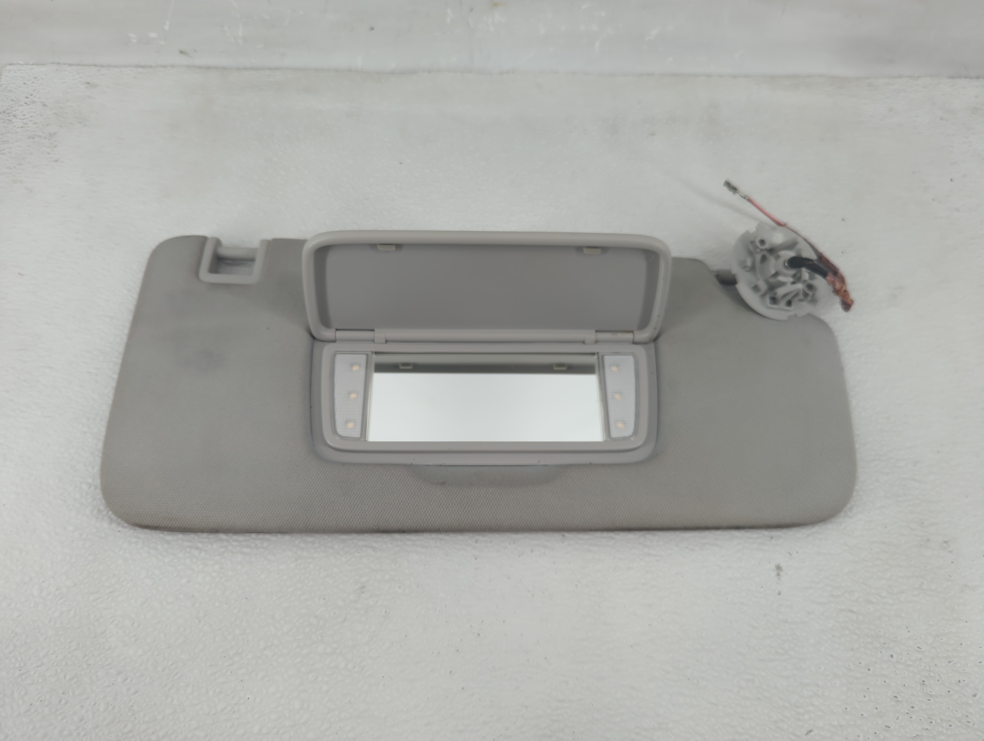 2018-2022 Chevrolet Traverse Passenger Sun Visor Mirror Right Sunvisor 1209528 - Oemusedautoparts1.com